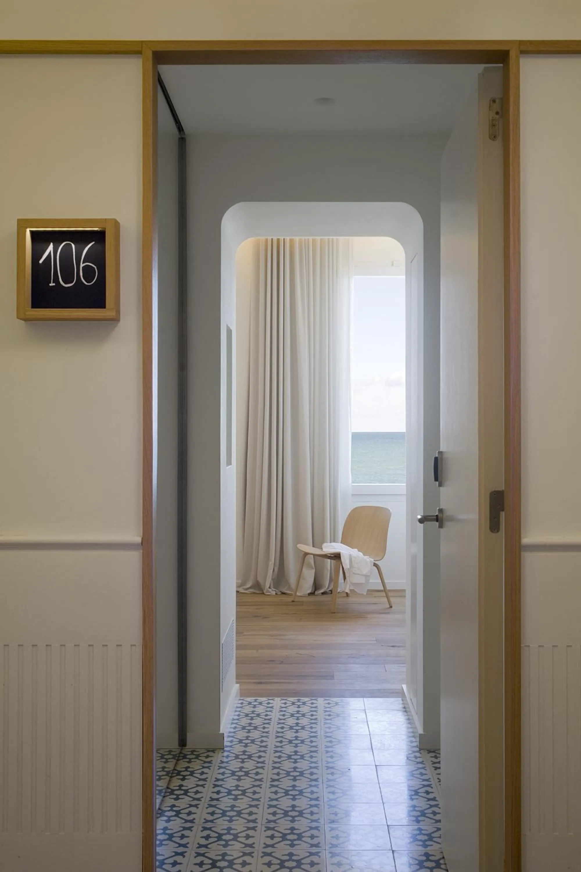 Photo of the whole room, Bed in Hostal Empúries