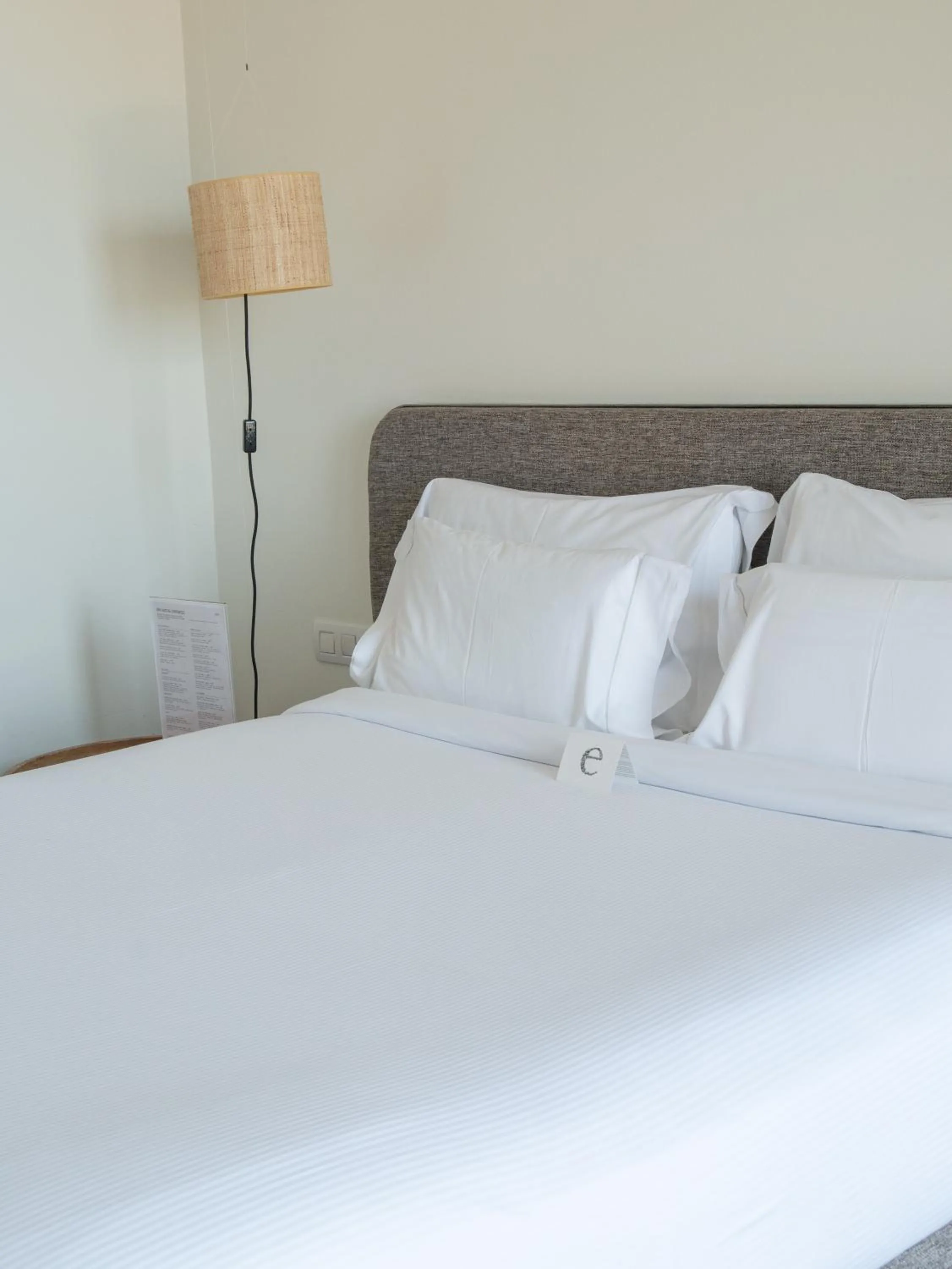 Bed in Hostal Empúries