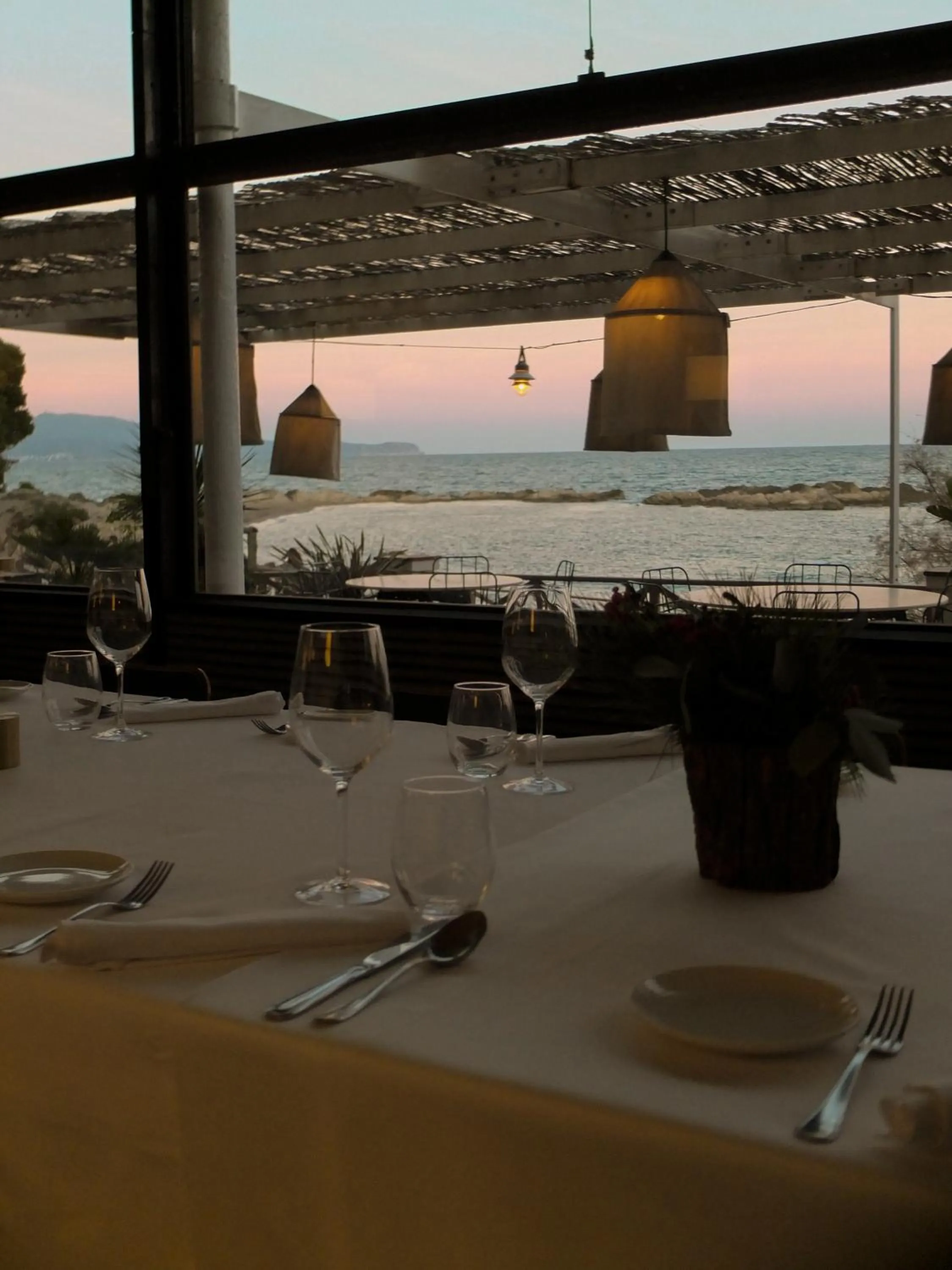 Restaurant/places to eat in Hostal Empúries