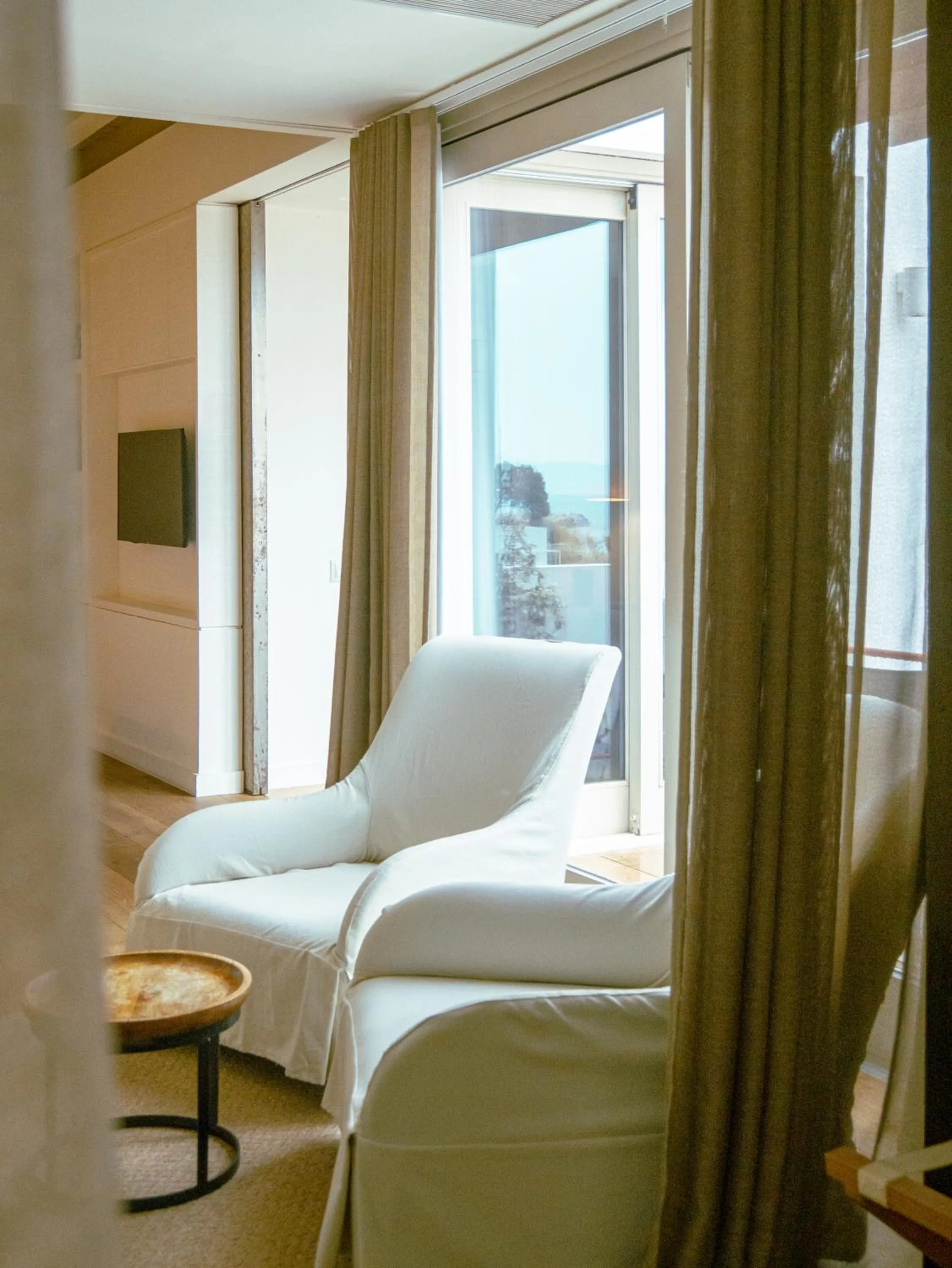 Living room in Hostal Empúries