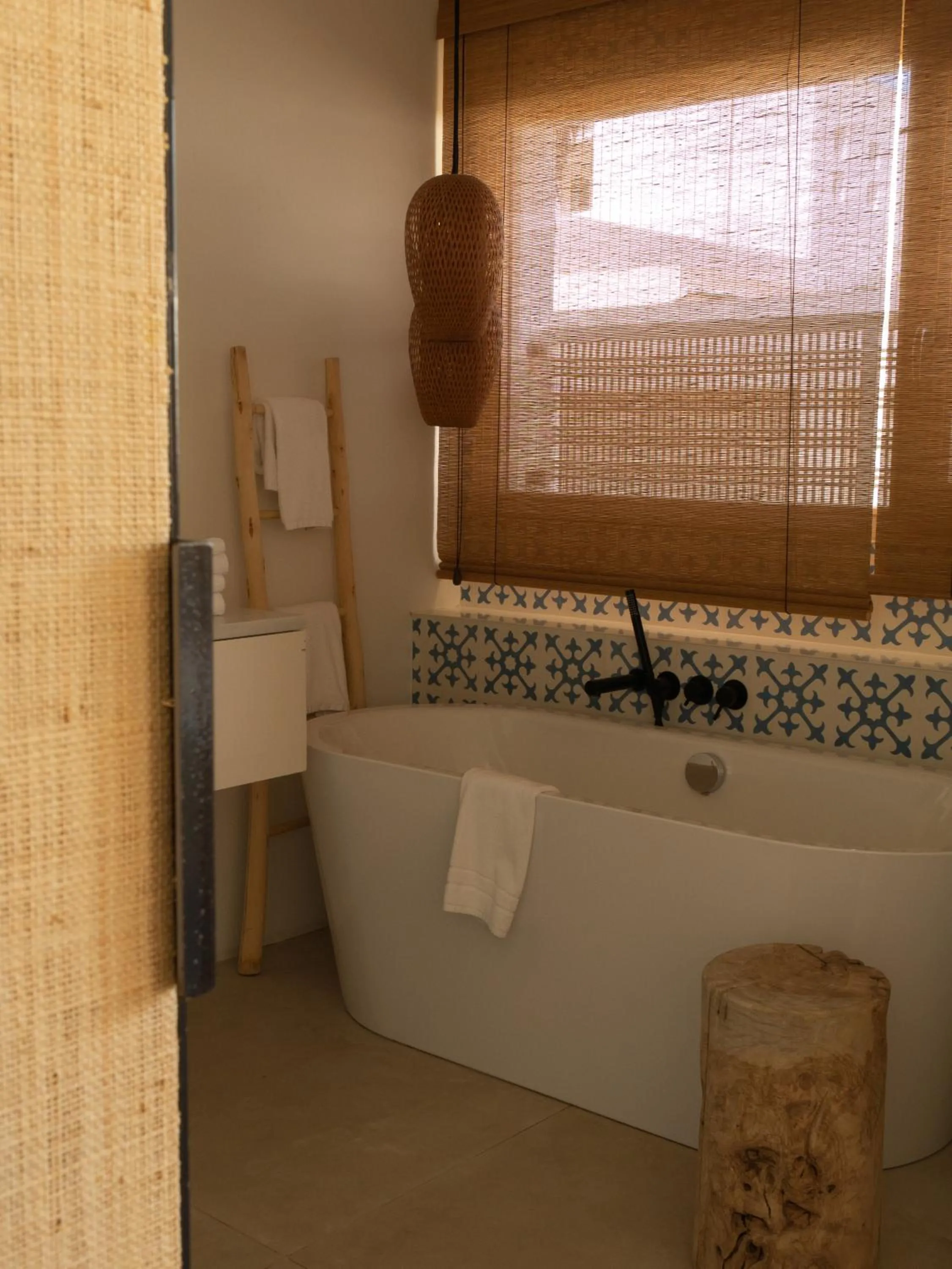 Toilet in Hostal Empúries