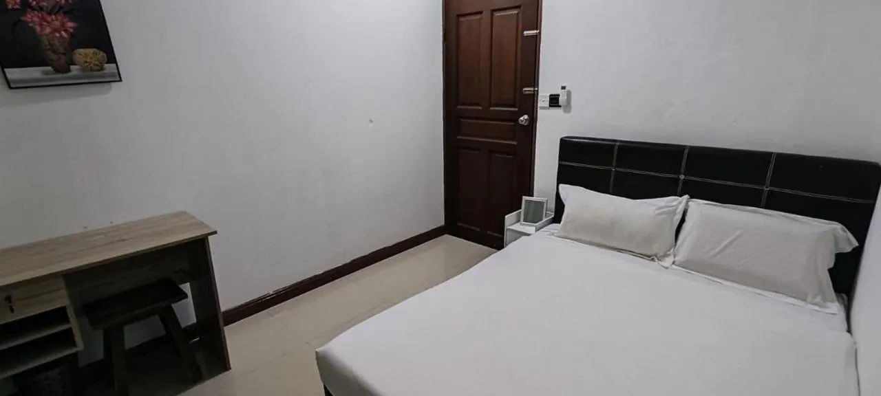 Bedroom, Bed in Natol Homestay - Kenyalang Park