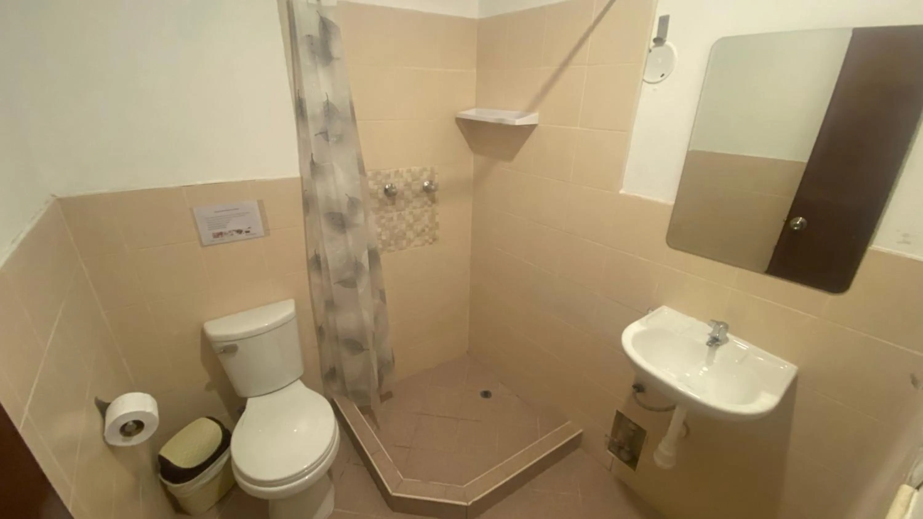 Shower in La Pascana Hospedaje