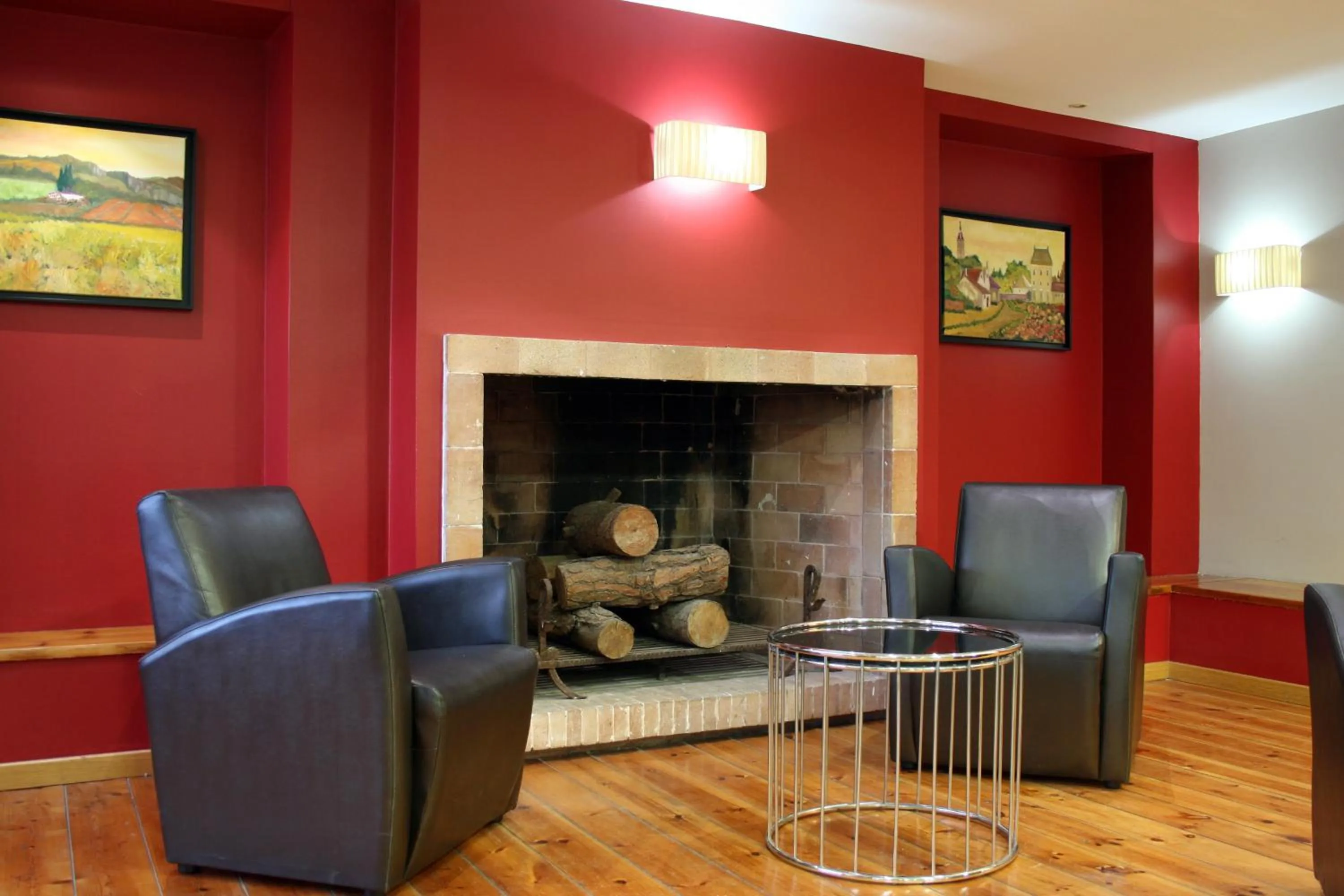 Communal lounge/ TV room in Hotel Canal Olímpic