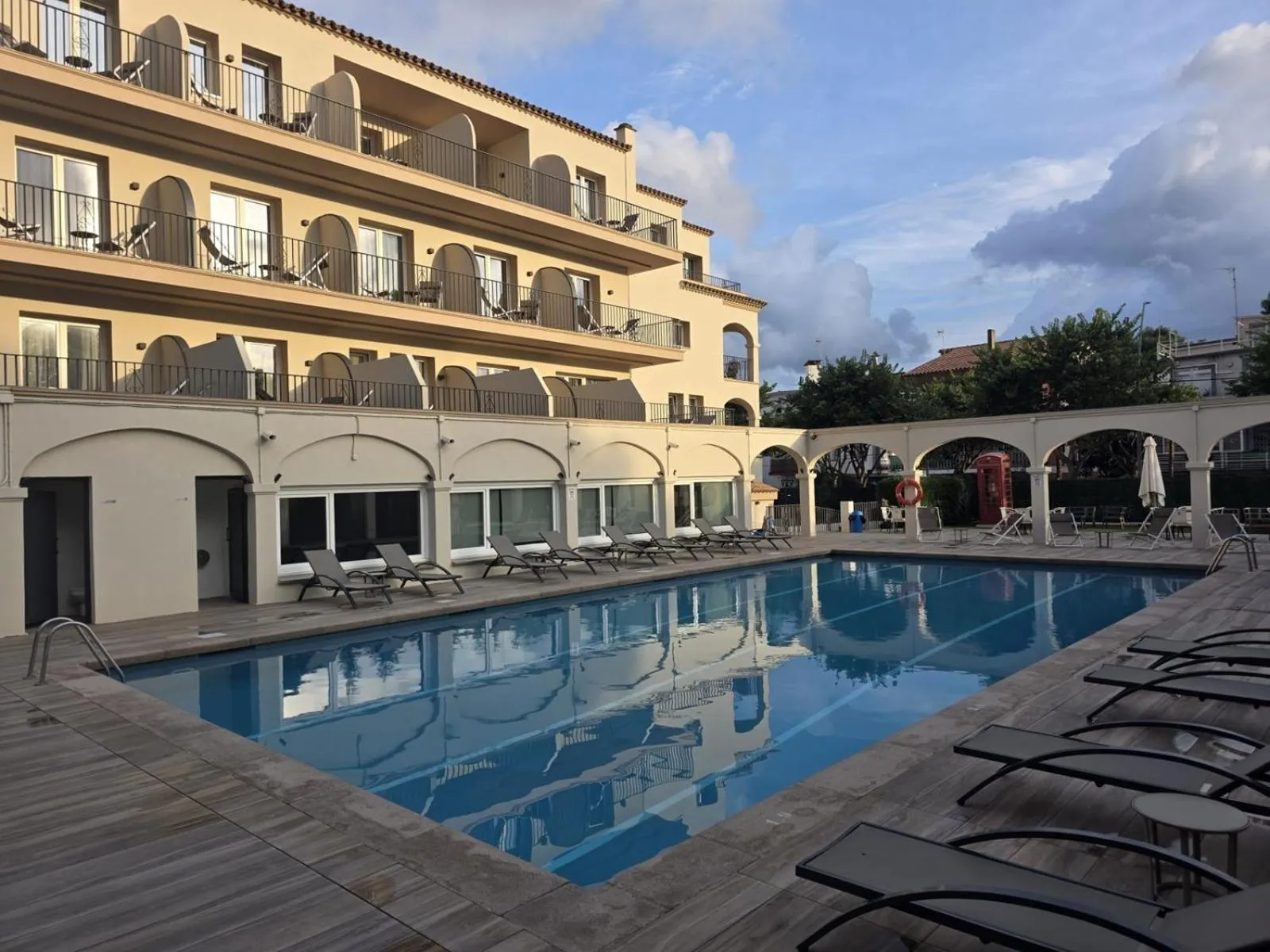 Swimming pool in Hotel Canal Olímpic