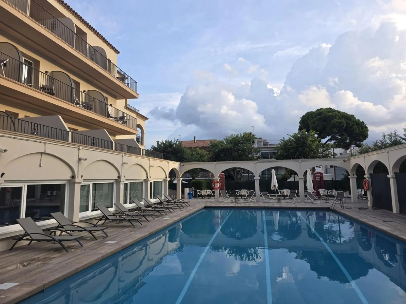 Swimming pool in Hotel Canal Olímpic