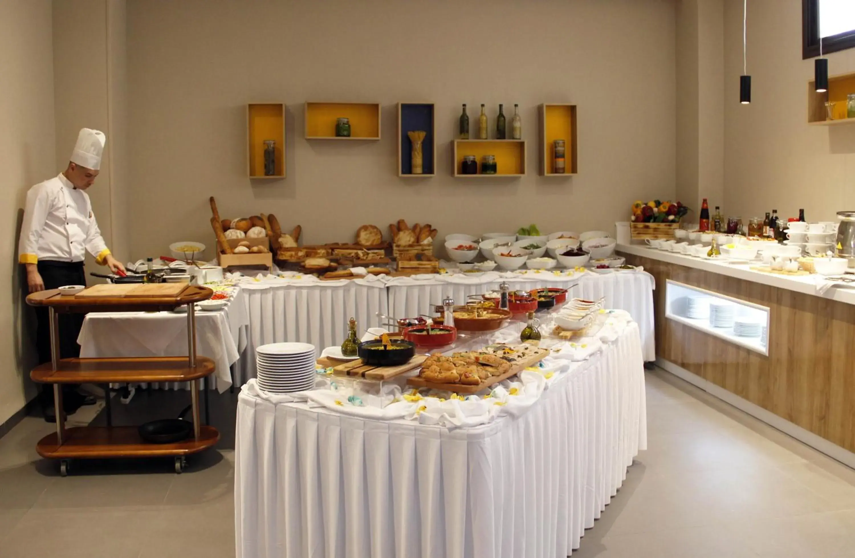 Buffet breakfast in Golden Tulip Opera Alger Buffet breakfast in Golden Tulip Opera Alger