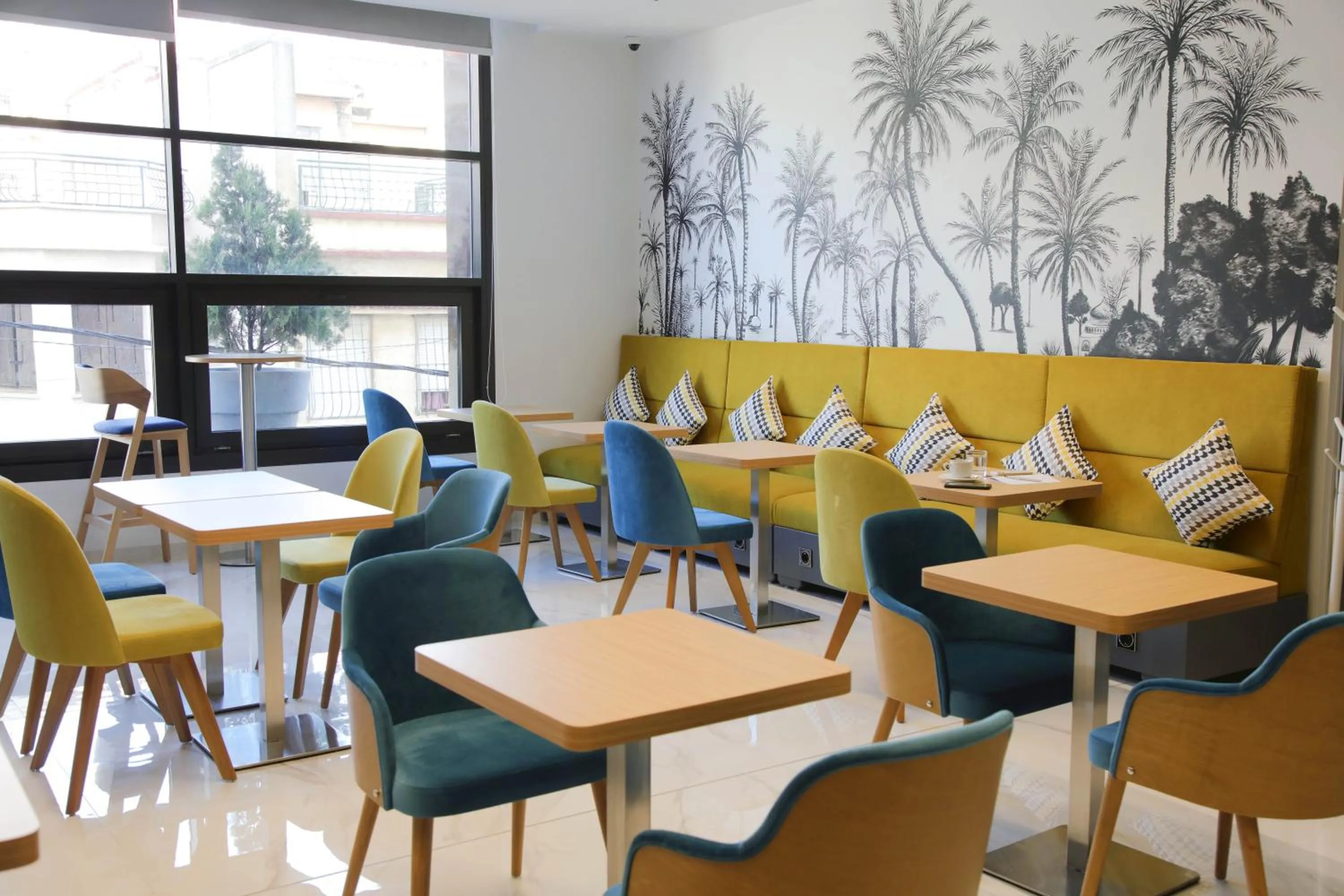 Business facilities in Golden Tulip Opera Alger