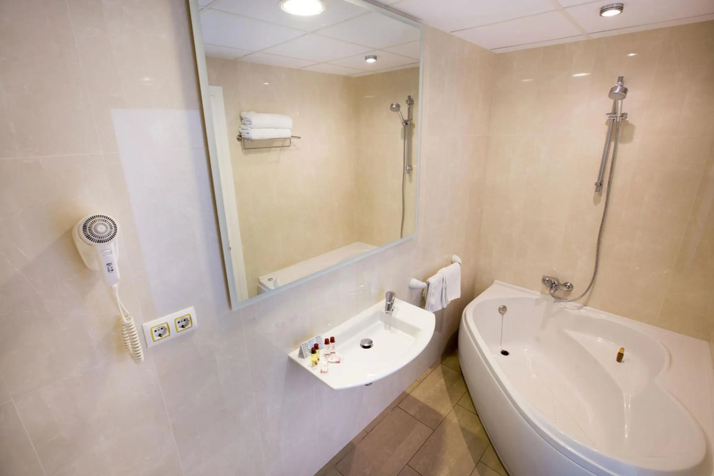 Hot Tub in Cleopatra Spa Hotel