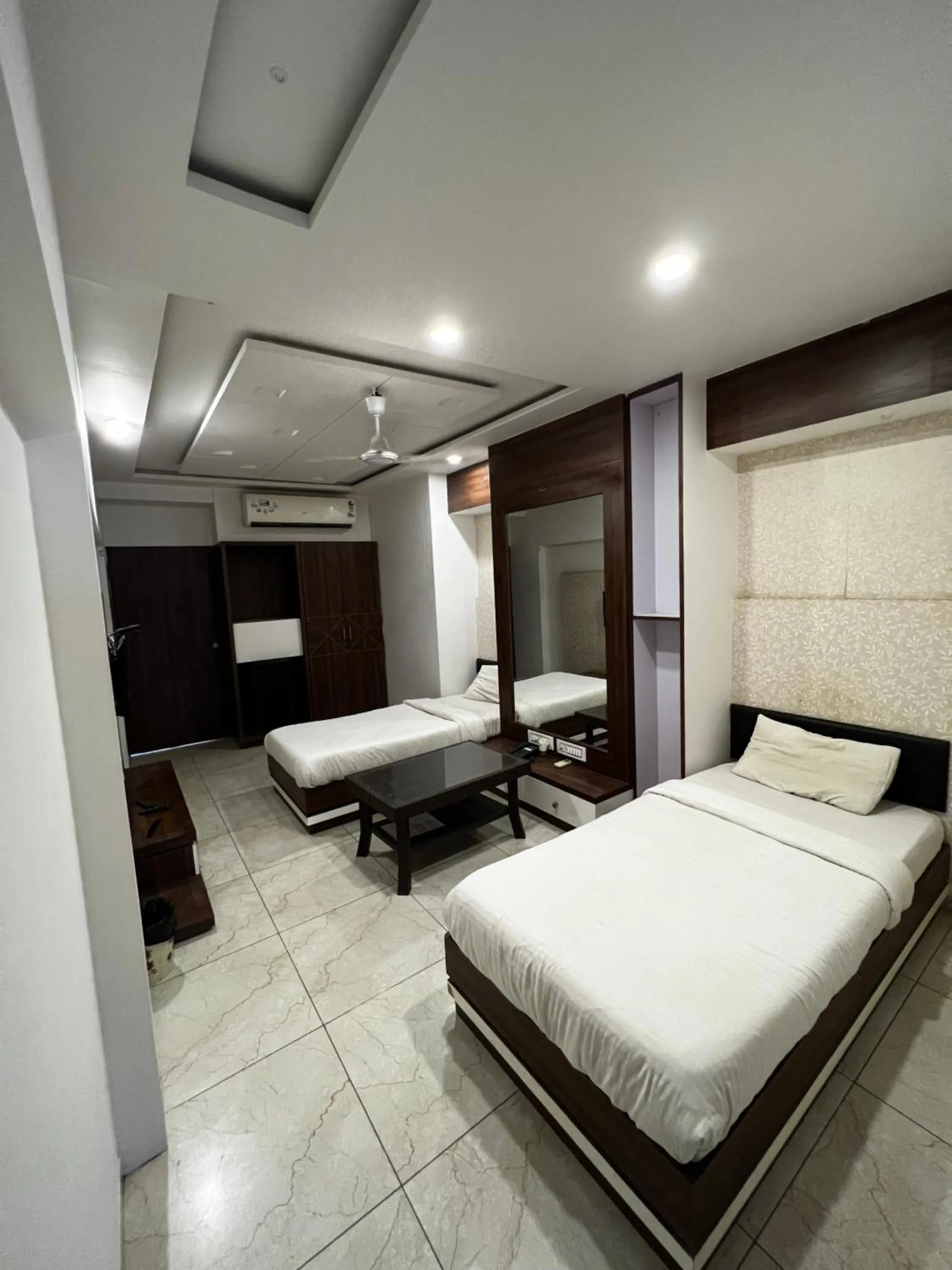 Bed in Hotel Savera Inn