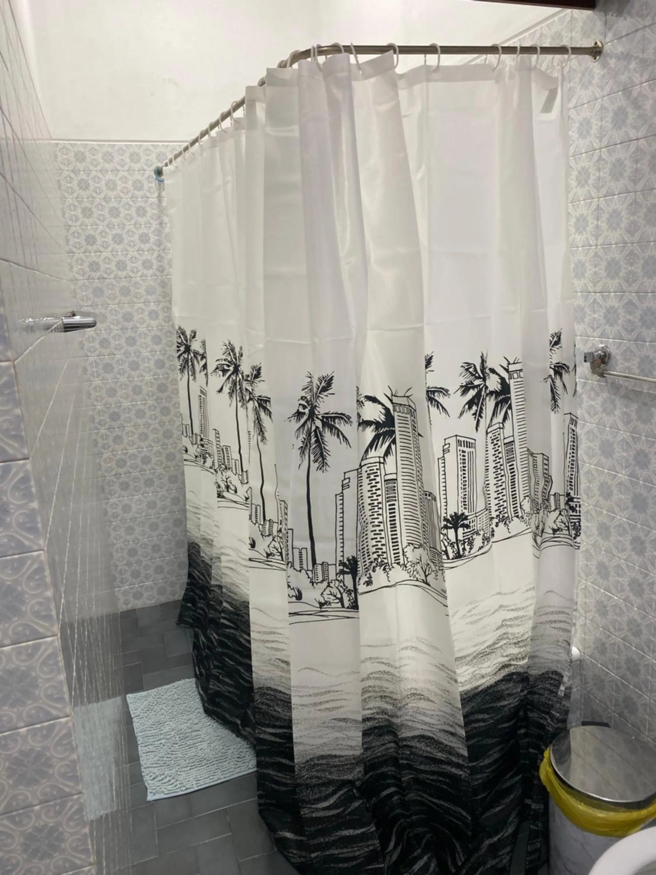 Shower in Barão 35 Guest House
