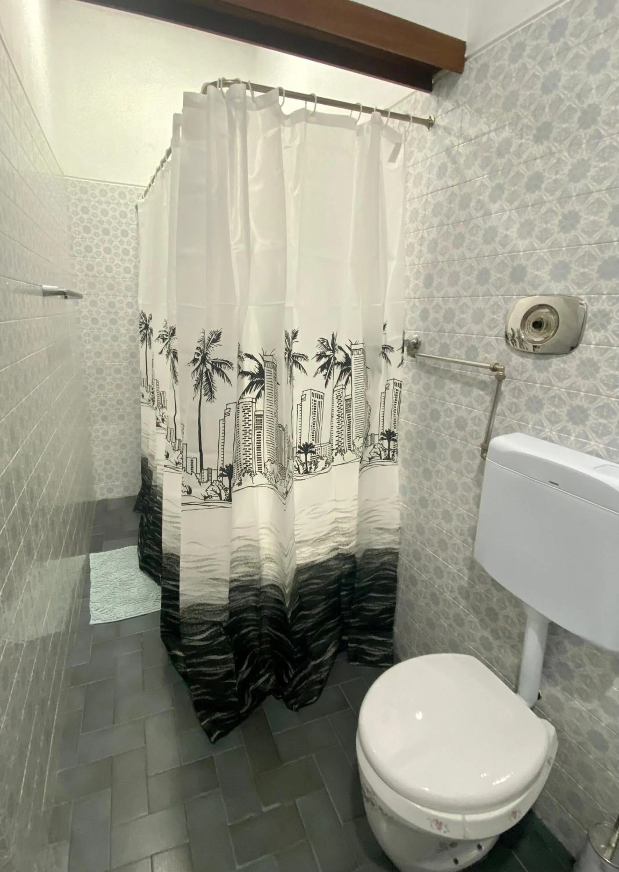 Shower in Barão 35 Guest House