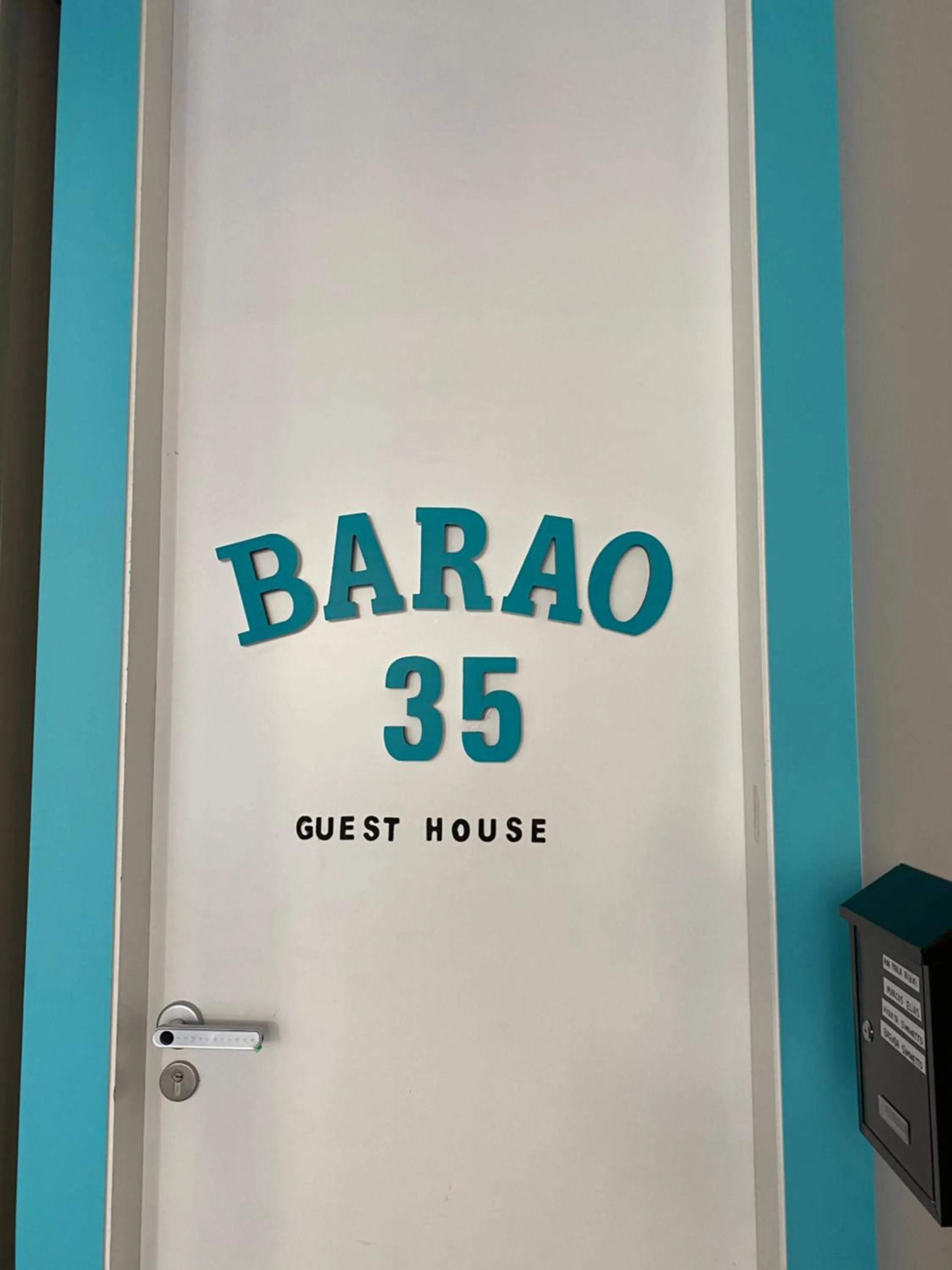 Text overlay in Barão 35 Guest House