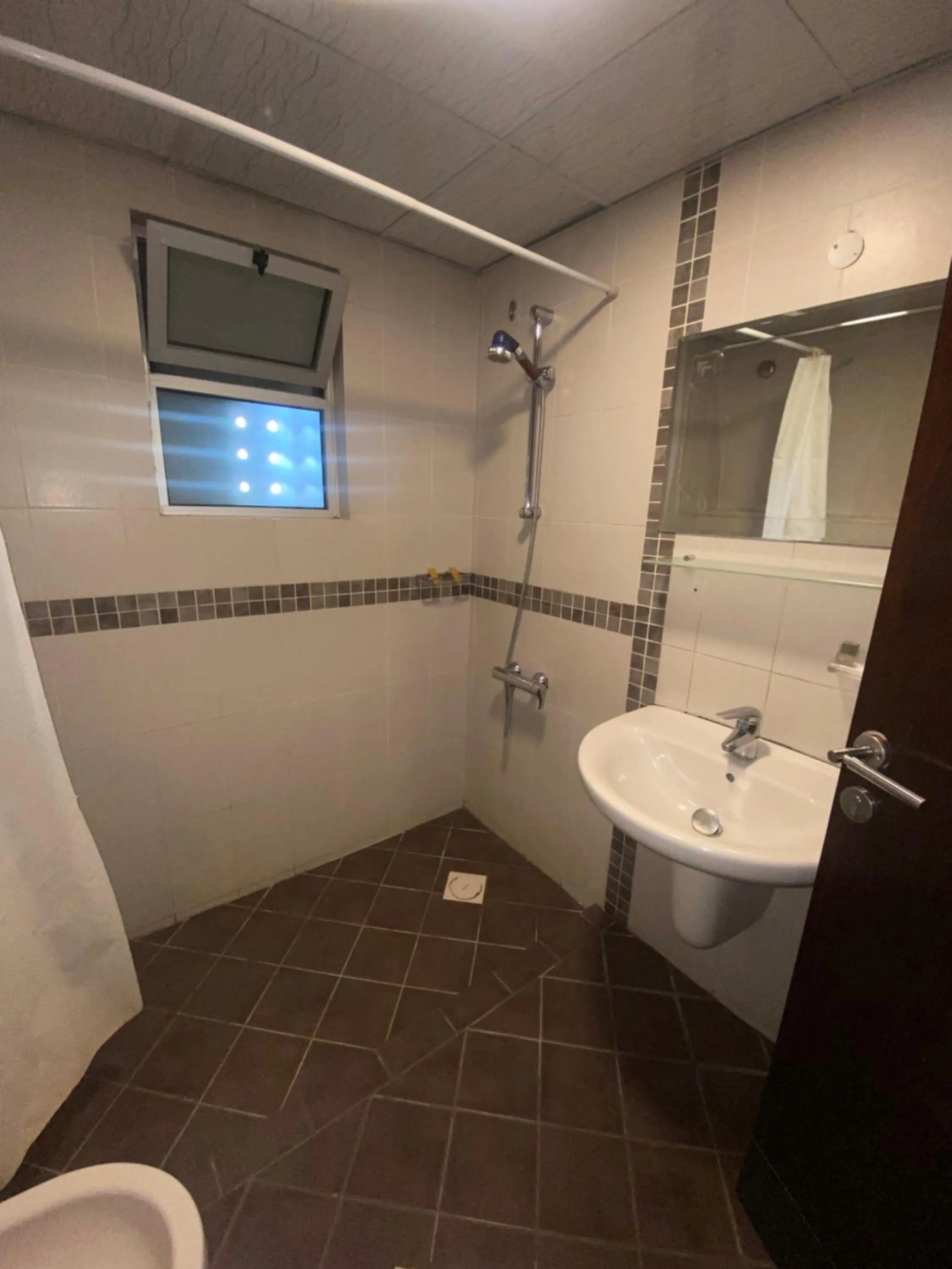 Shower in Tamrah Suites Hotel