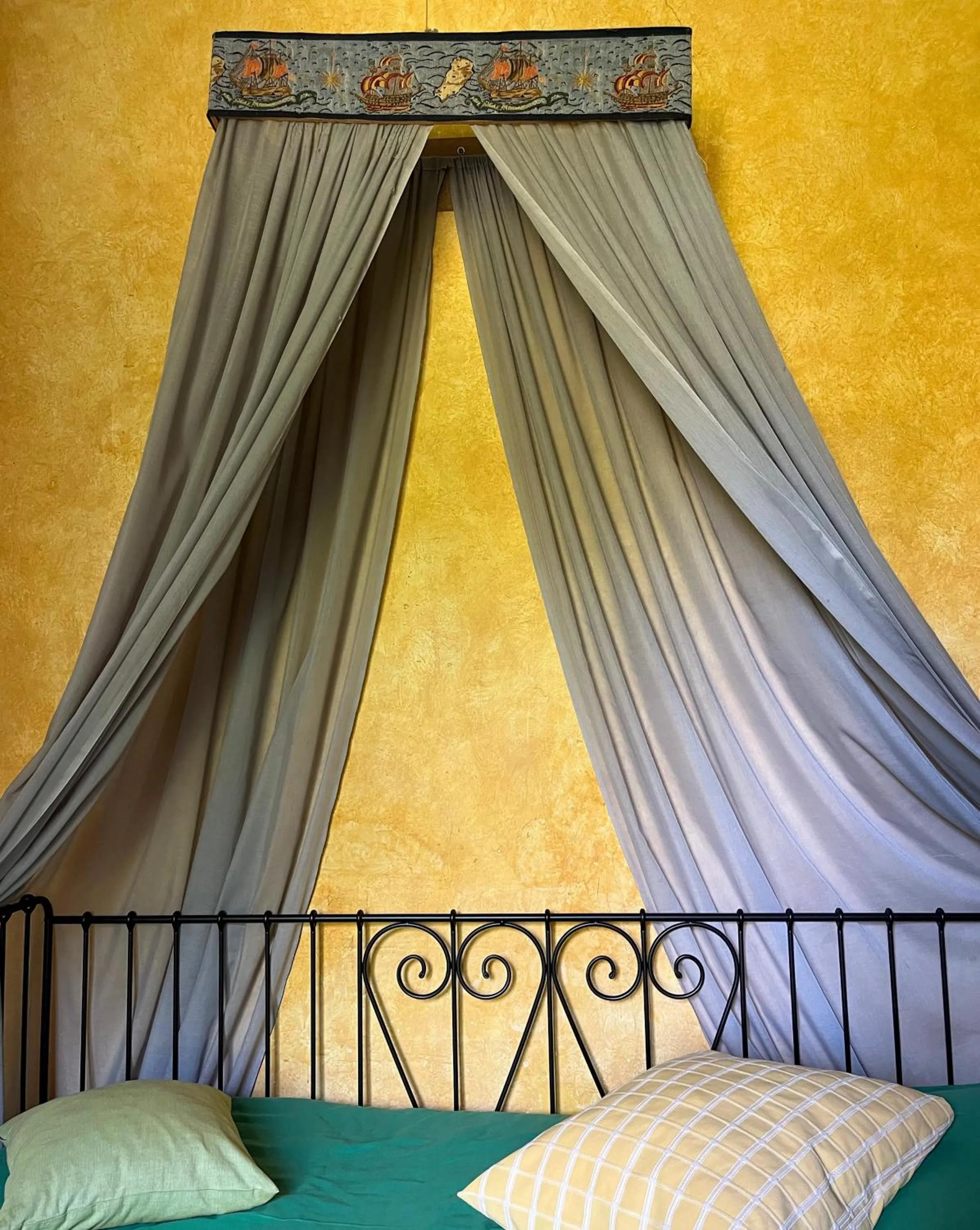 Bed in Maison Sainte Barbe