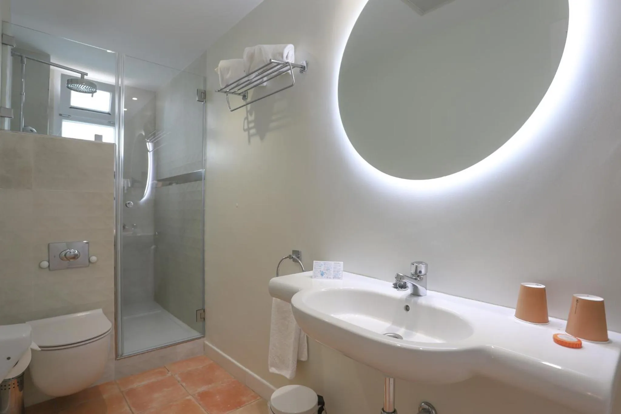 Bathroom in Hotel Oasis