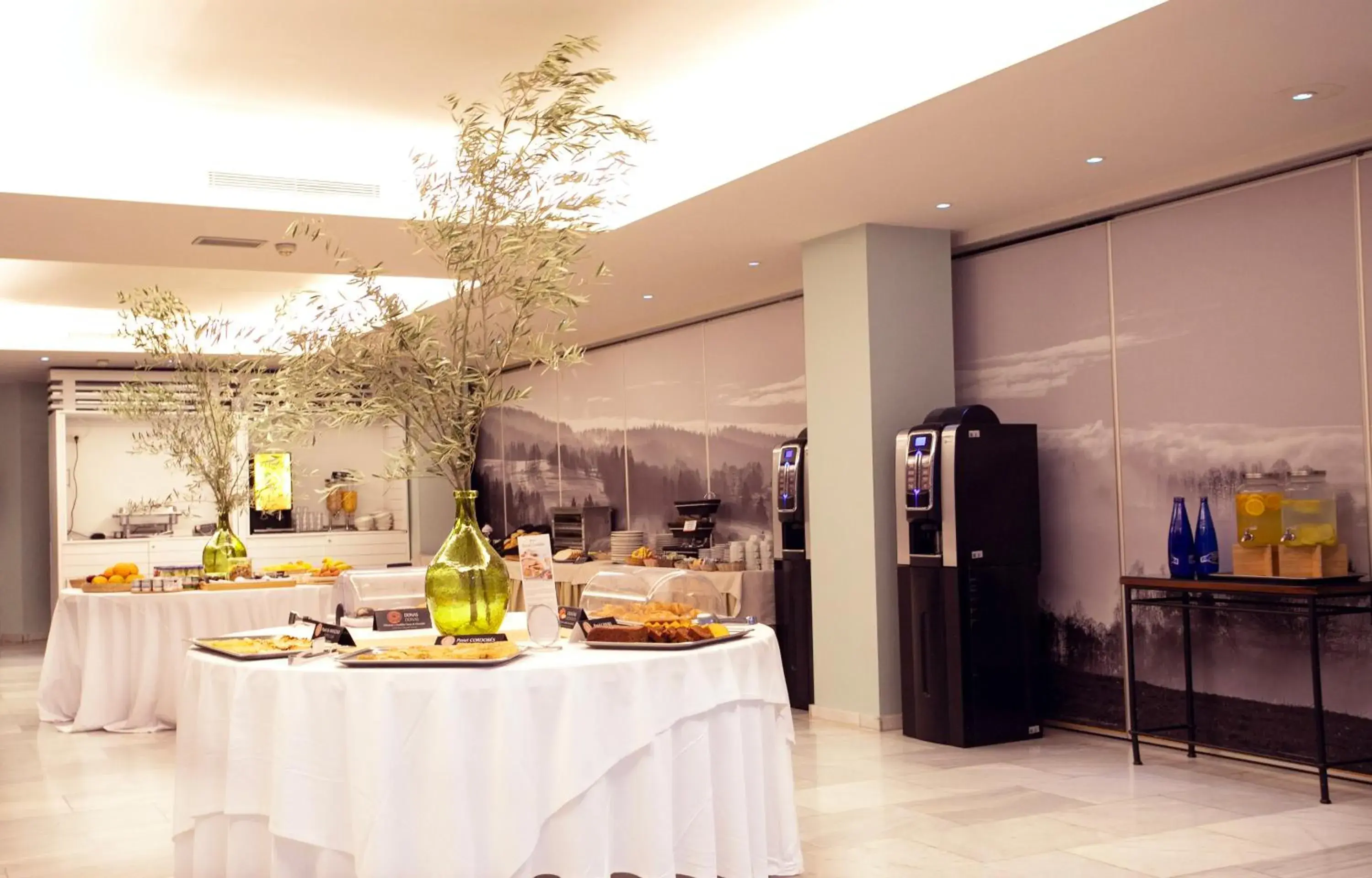 Restaurant/places to eat in Hotel Oasis Restaurant/places to eat in Hotel Oasis