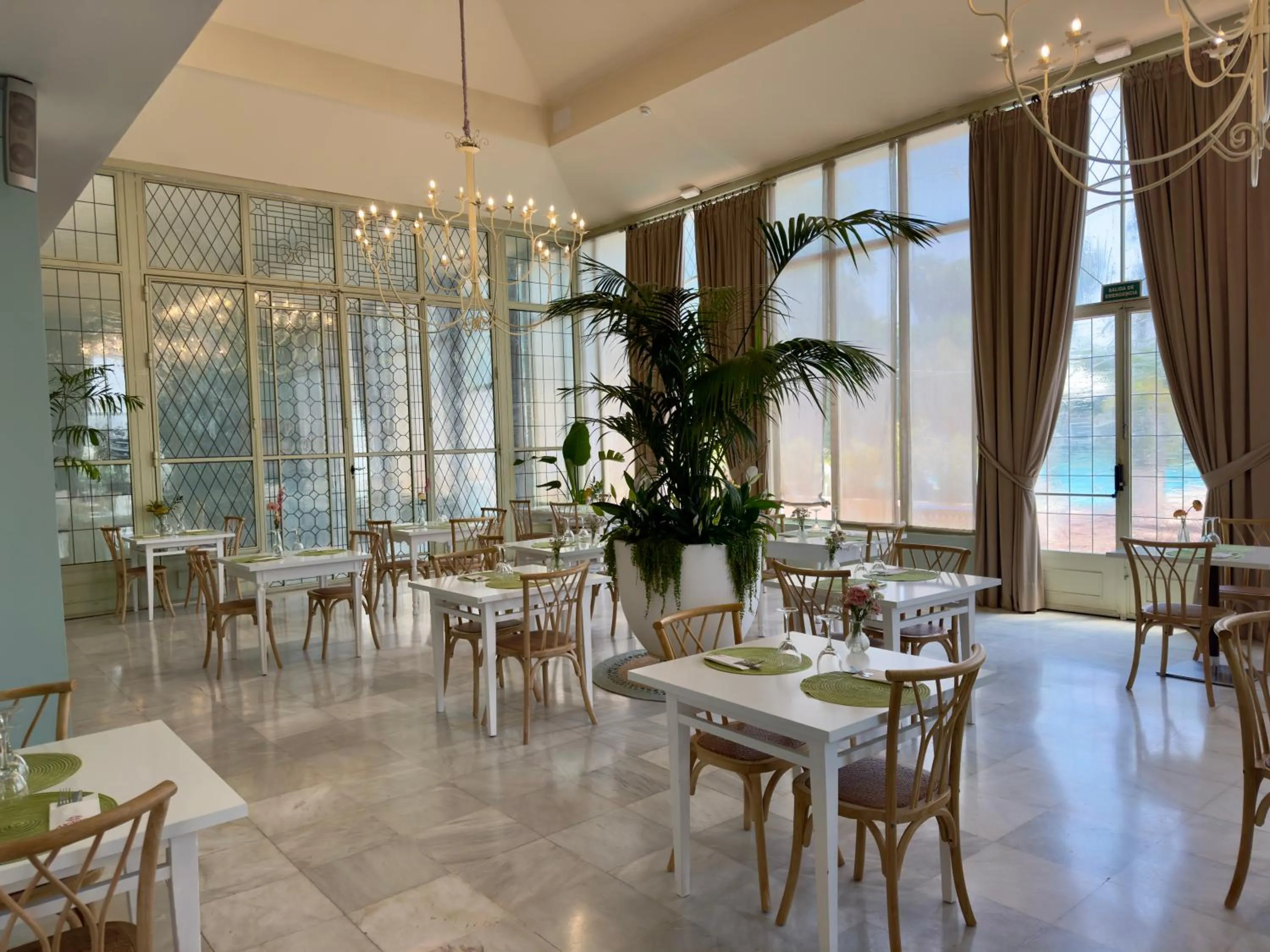 Restaurant/places to eat in Hotel Oasis