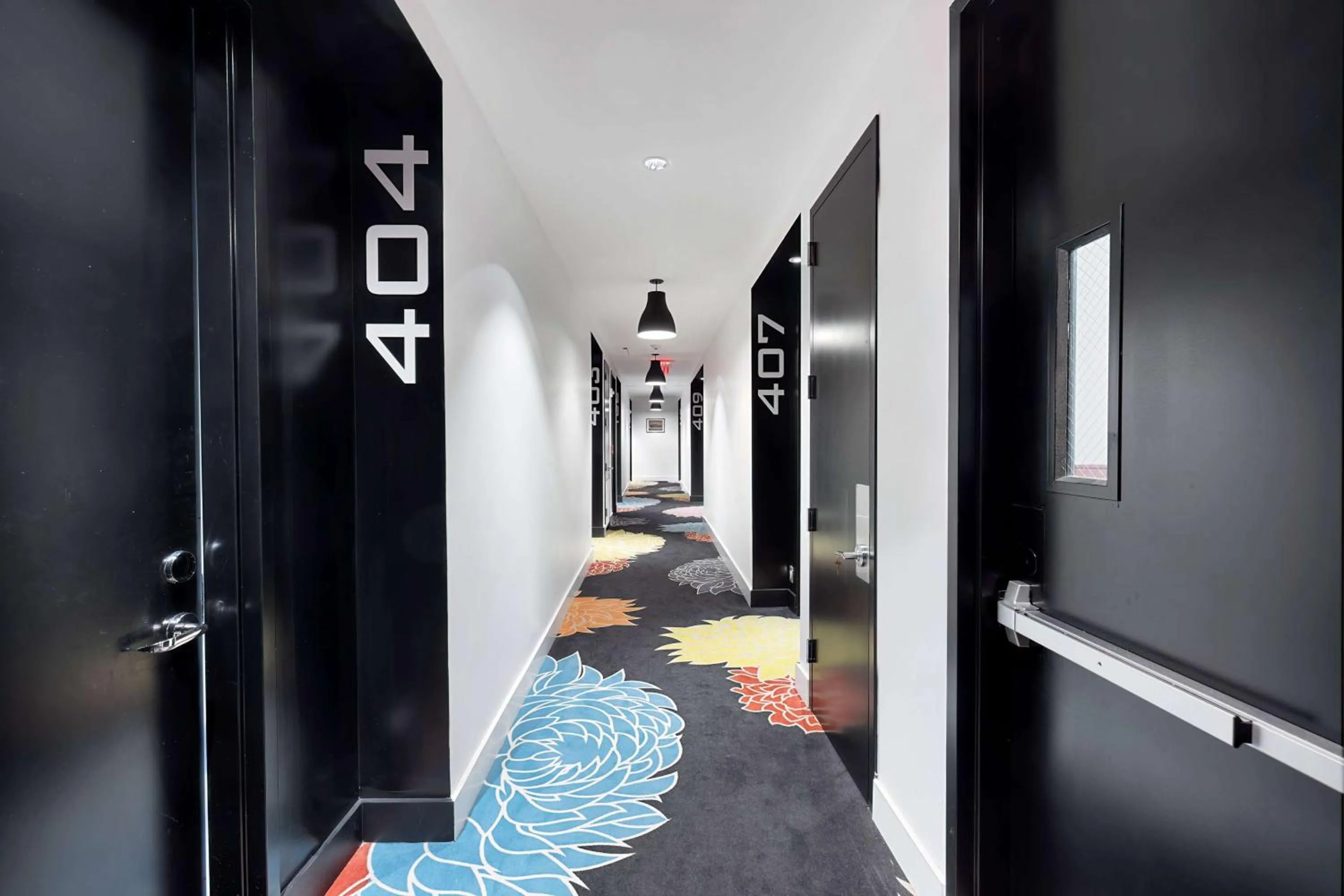 Photo of the whole room in Nova Hotel Brooklyn