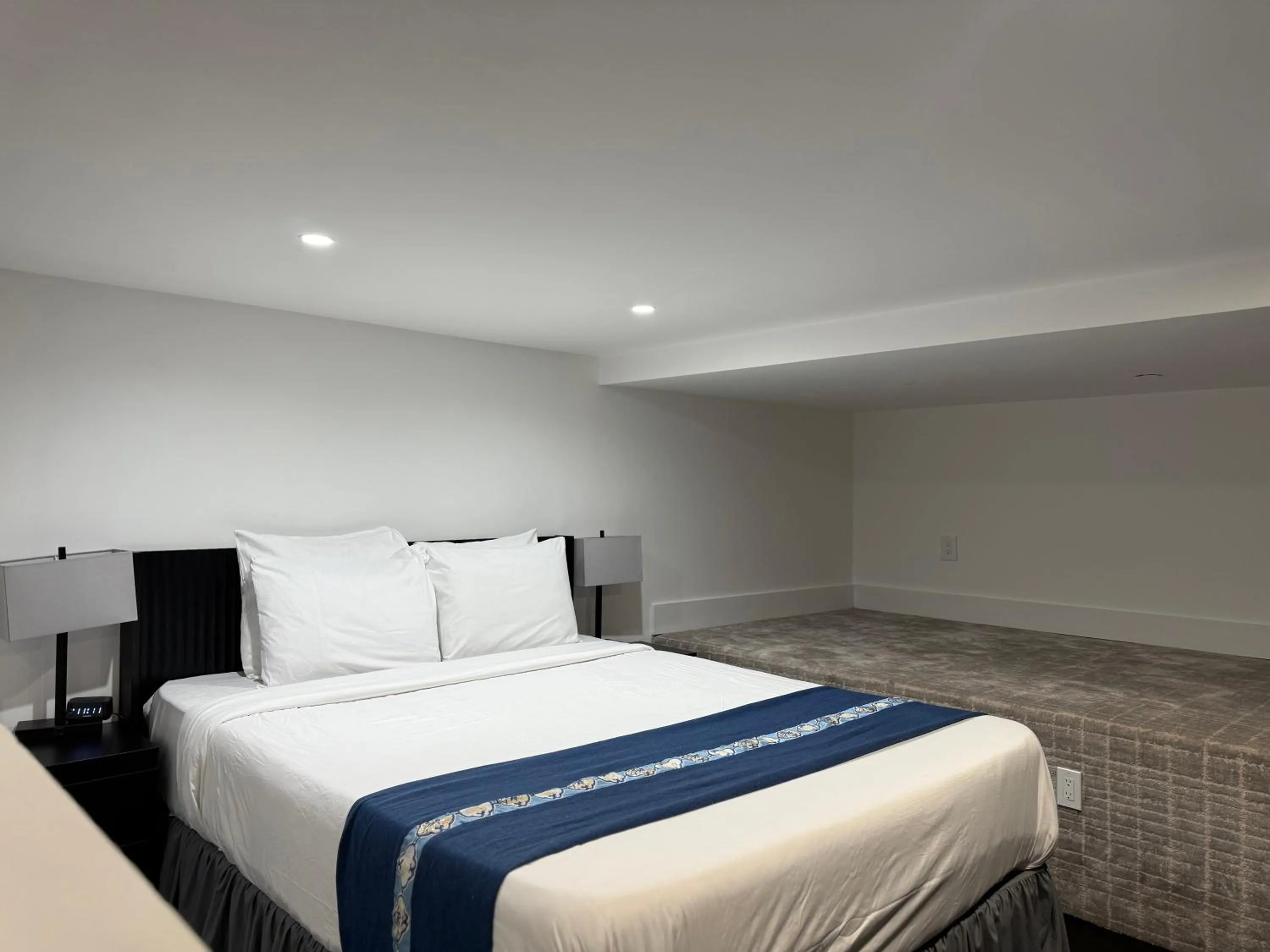 Bedroom, Bed in Nova Hotel Brooklyn