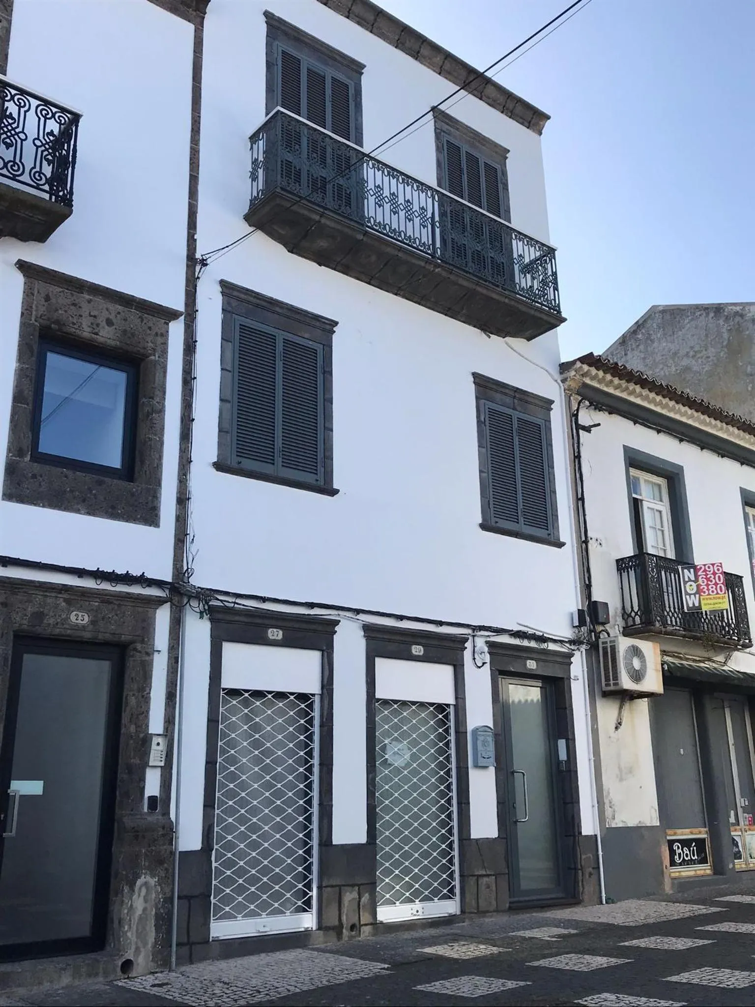 Santo Cristo Apartments