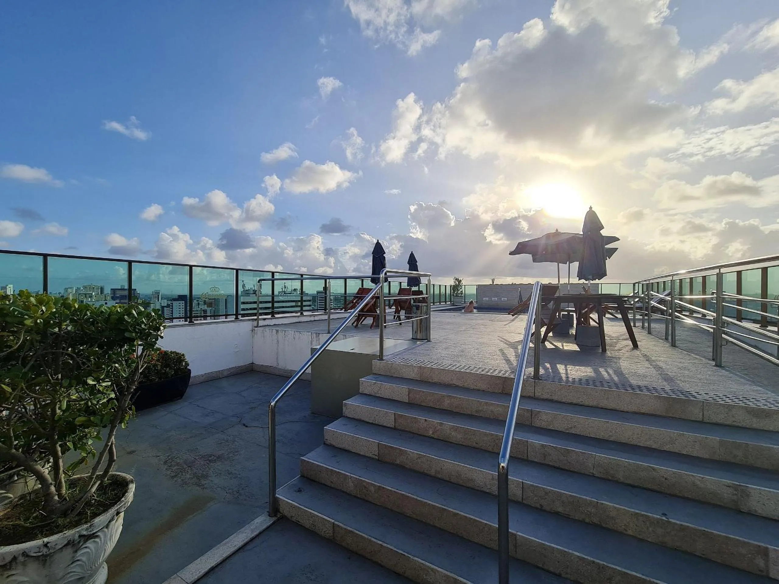 Swimming pool in Confortável Flat em Boa Viagem com vista