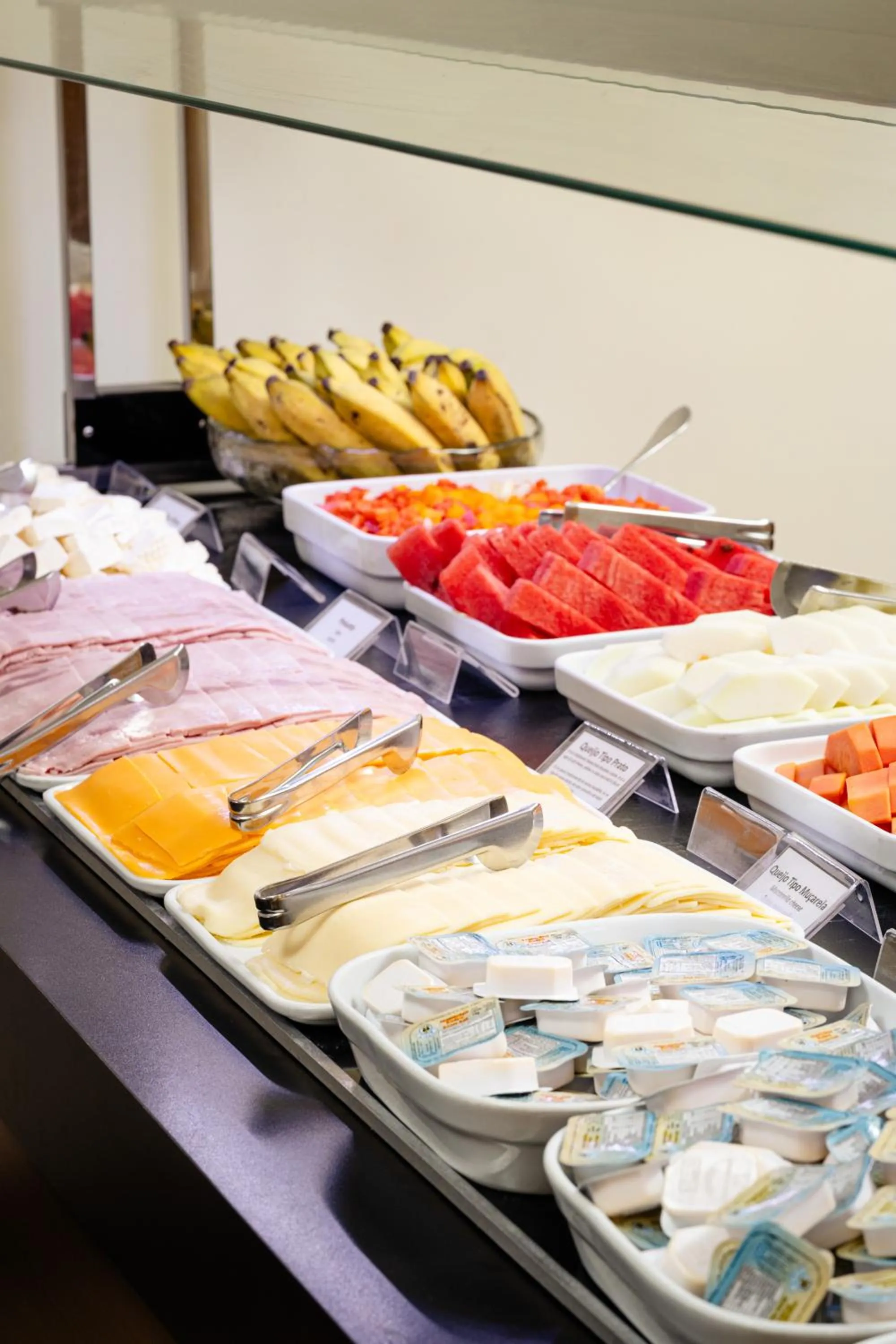 Buffet breakfast in Savoy Othon Lite