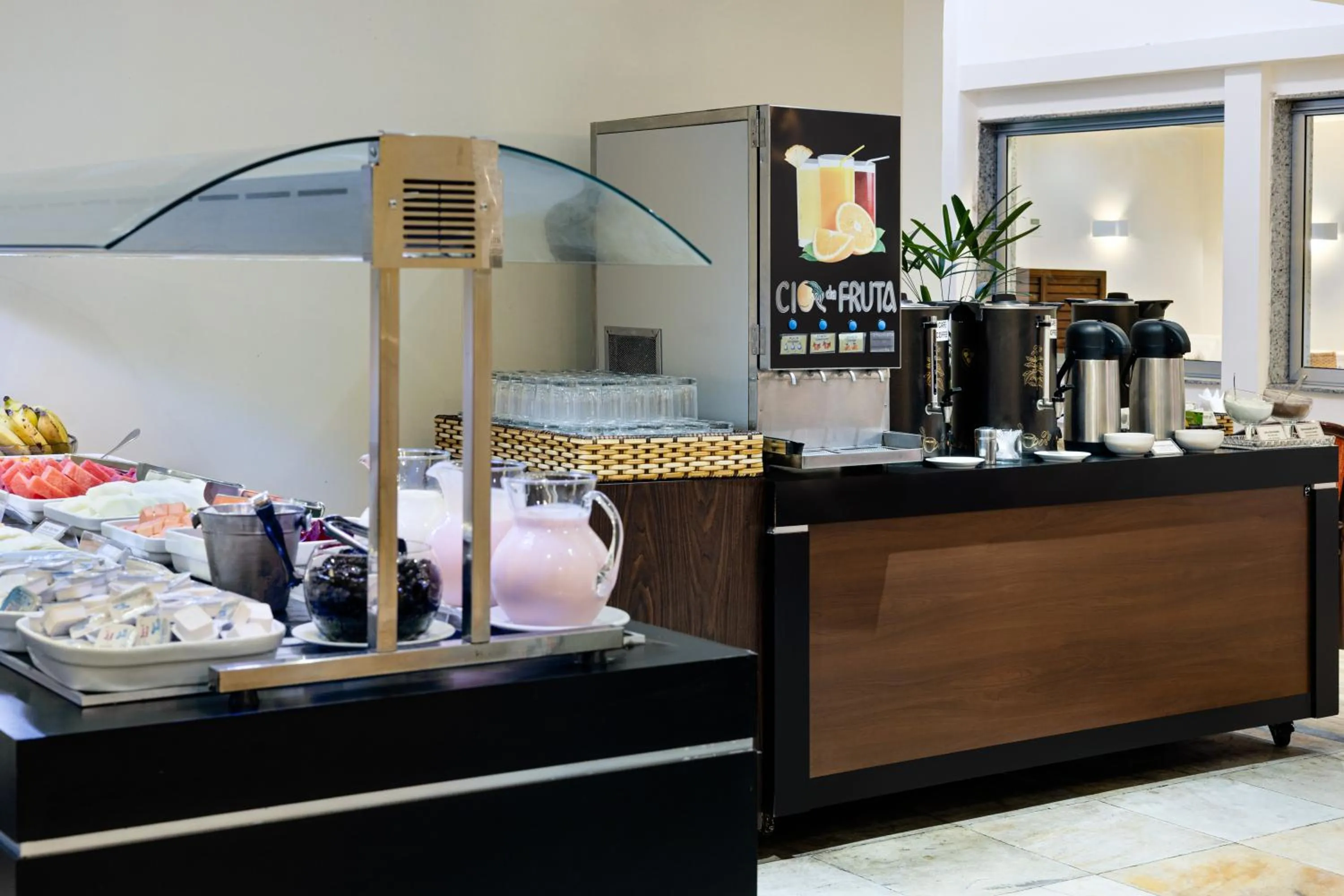 Buffet breakfast in Savoy Othon Lite