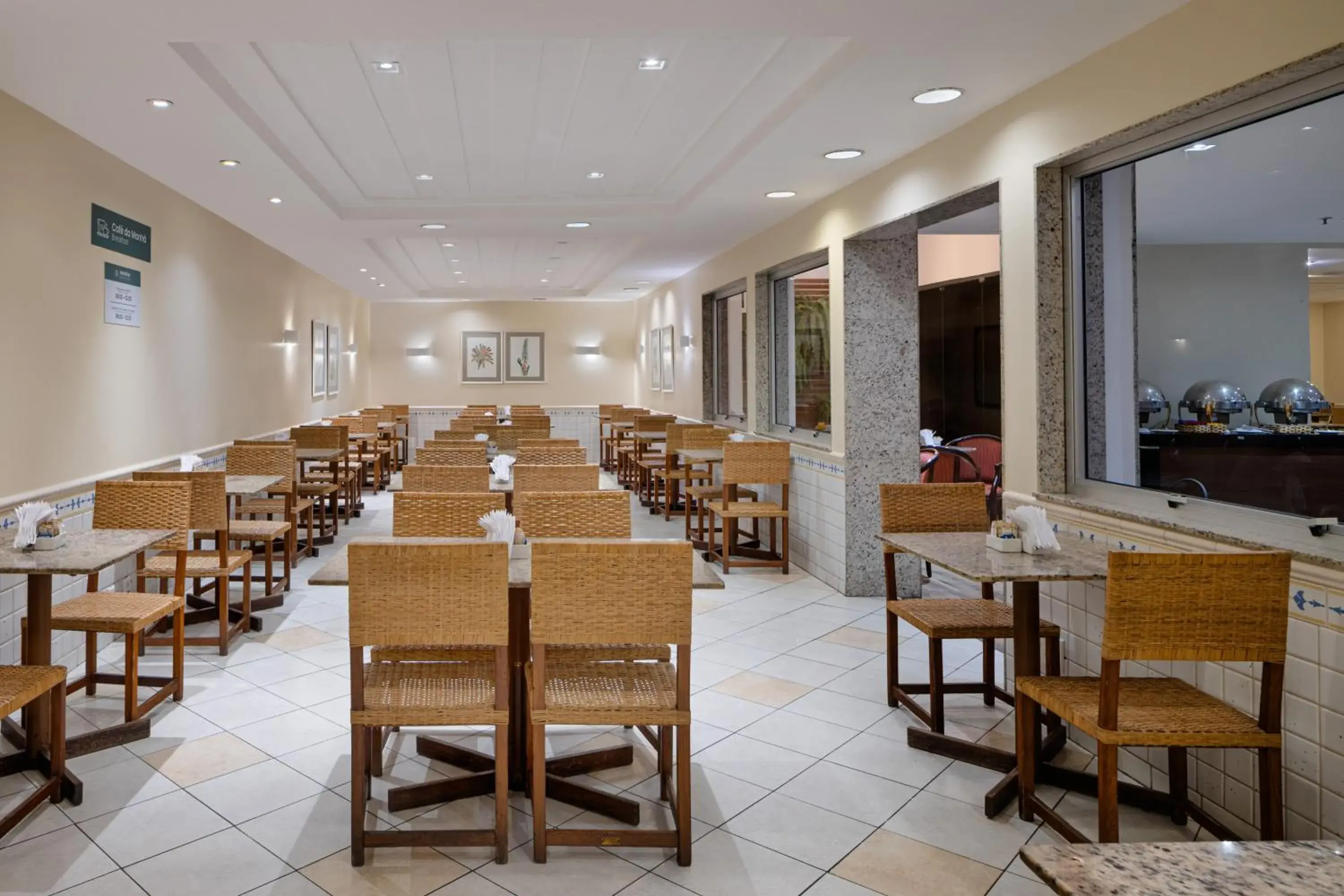 Restaurant/places to eat in Savoy Othon Lite Restaurant/places to eat in Savoy Othon Lite