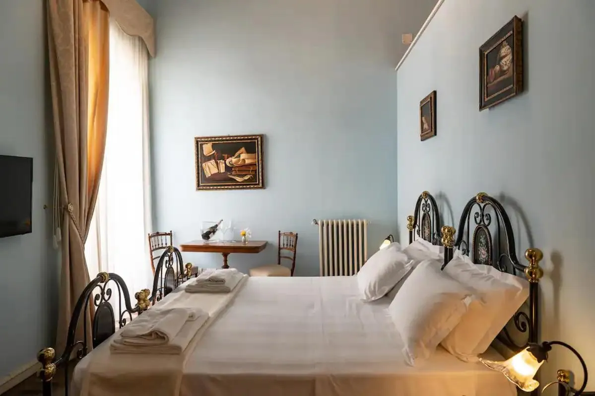 Bed in Personè Palace - by Symphonya Luxury