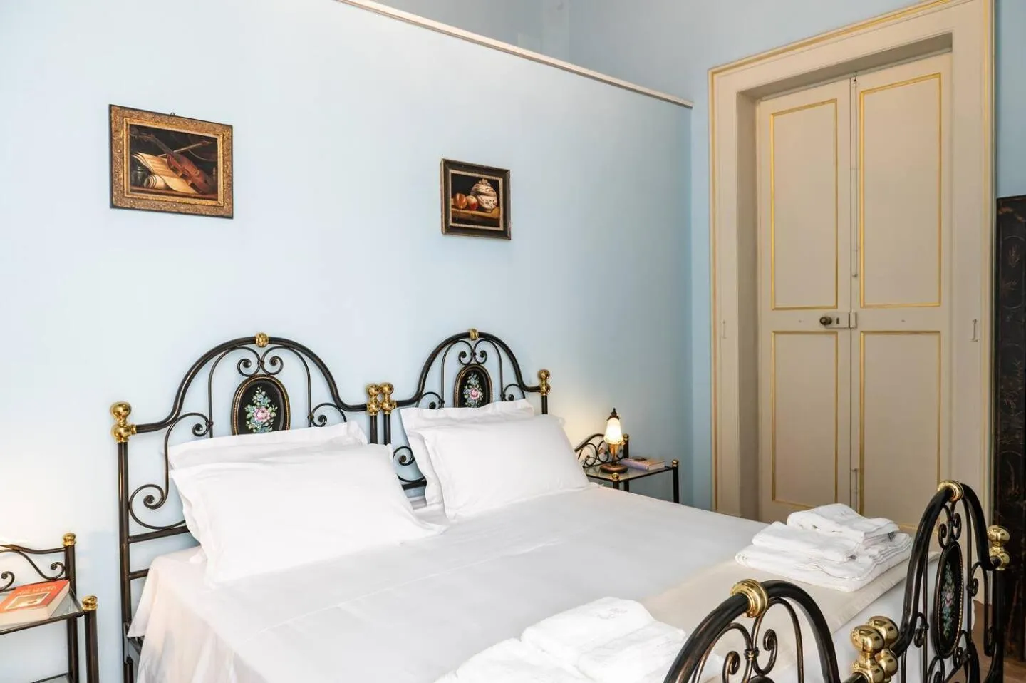 Bed in Personè Palace - by Symphonya Luxury