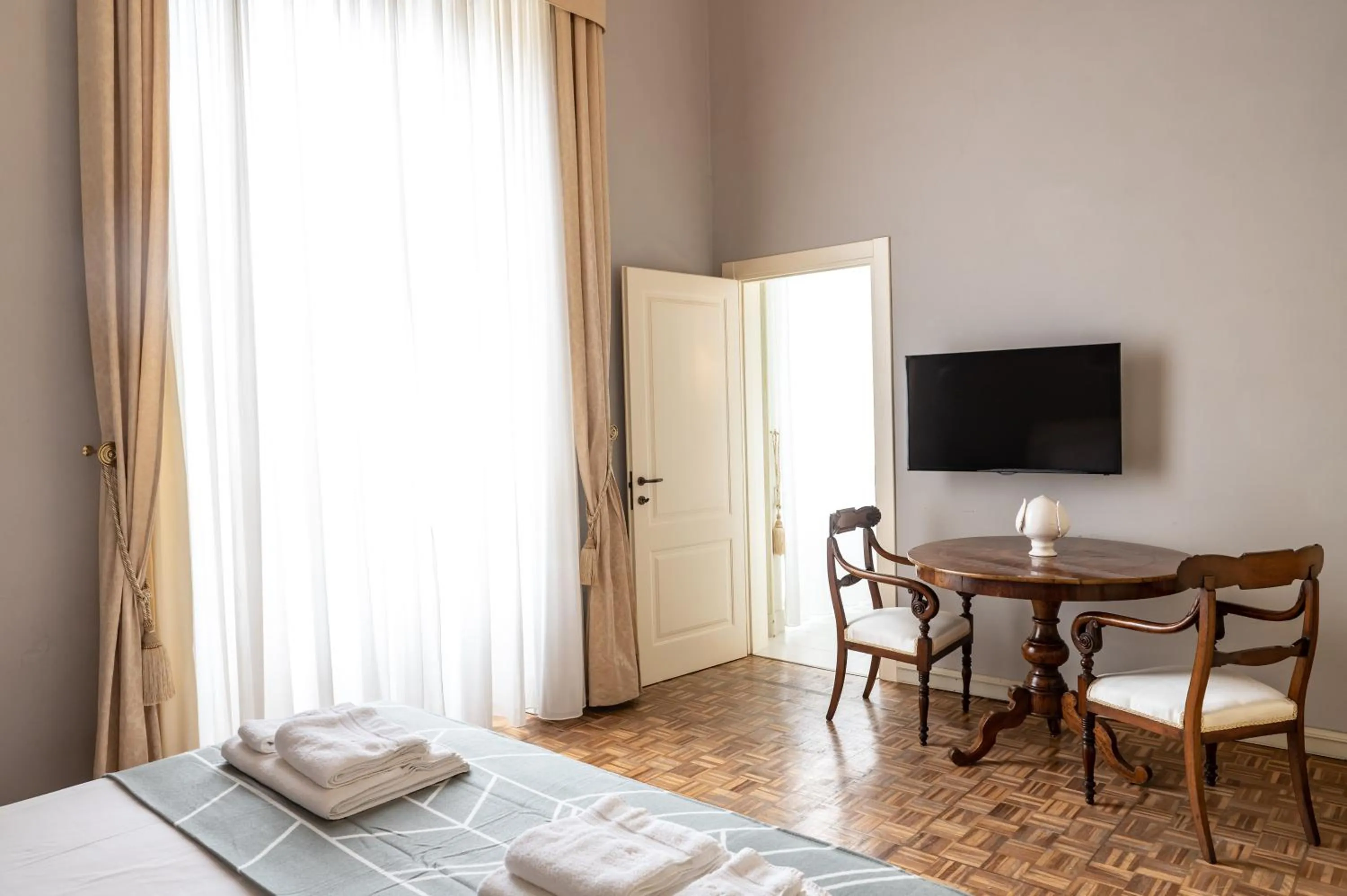 Bed in Personè Palace - by Symphonya Luxury