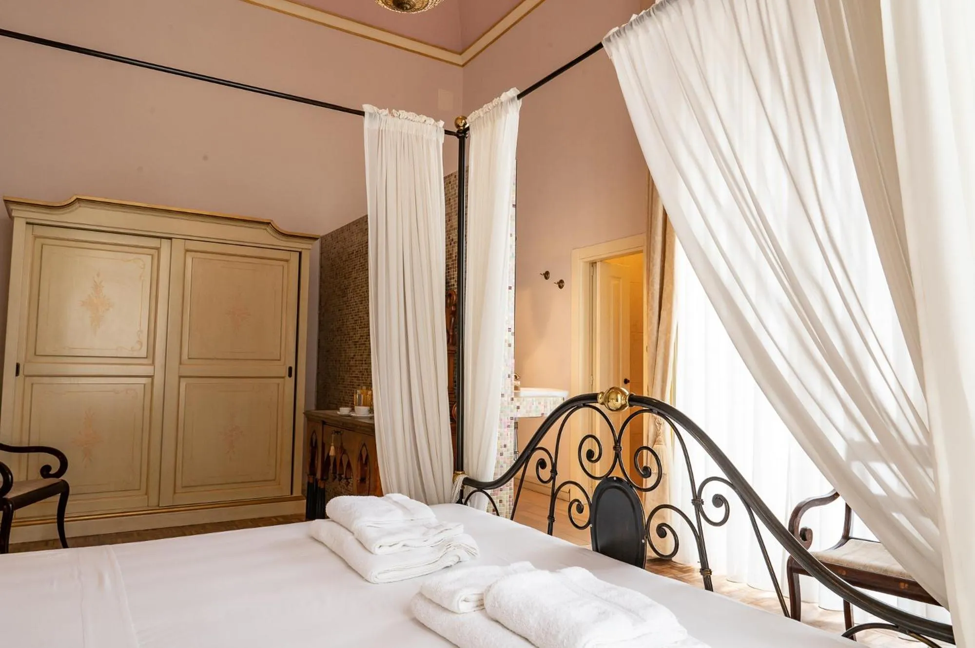 Bed in Personè Palace - by Symphonya Luxury