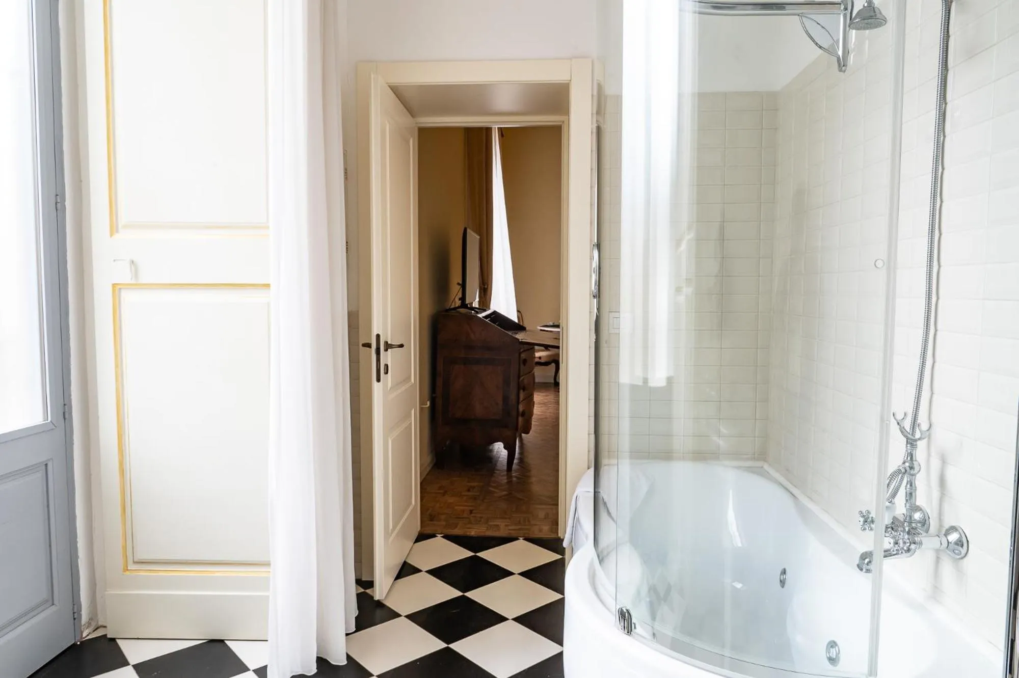 Shower, Bathroom in Personè Palace - by Symphonya Luxury