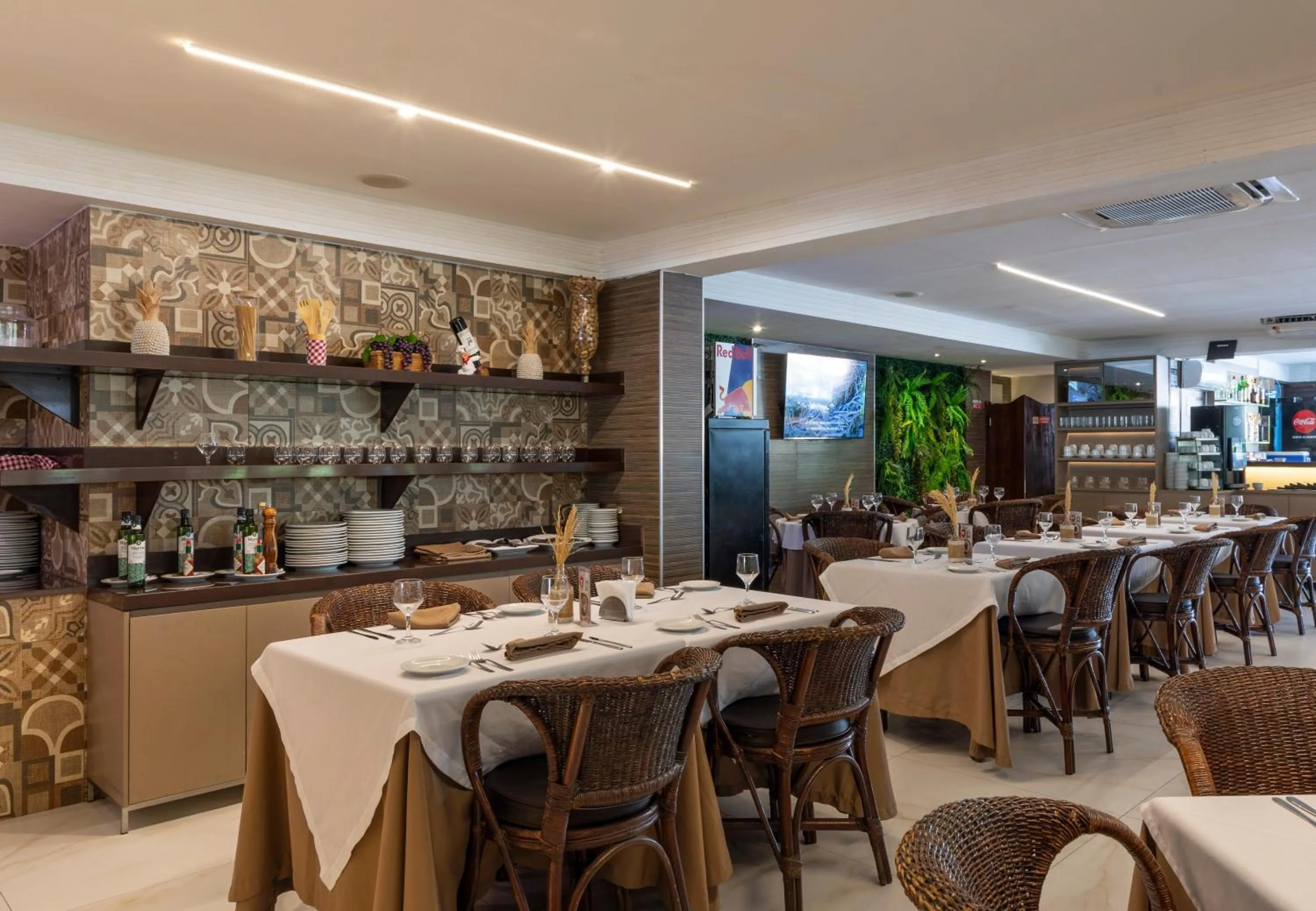 Restaurant/places to eat in Atlântico Praia Hotel