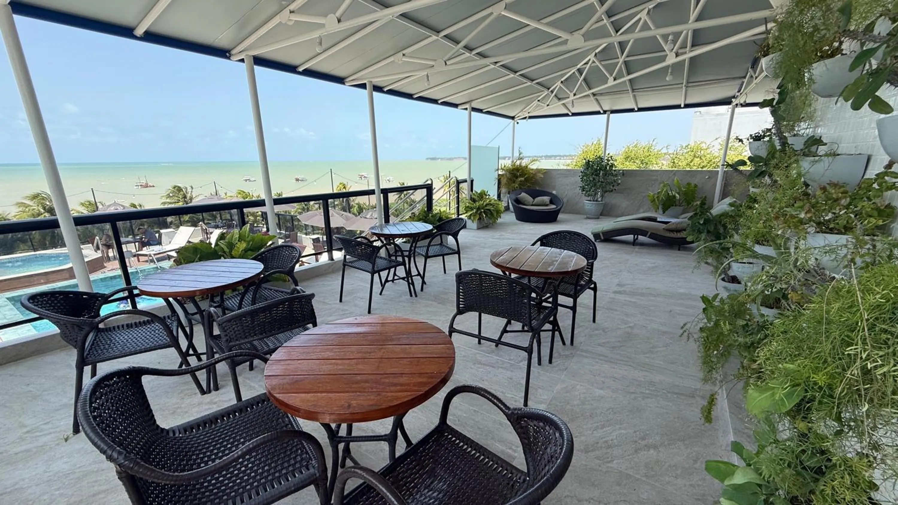 Lounge or bar in Atlântico Praia Hotel