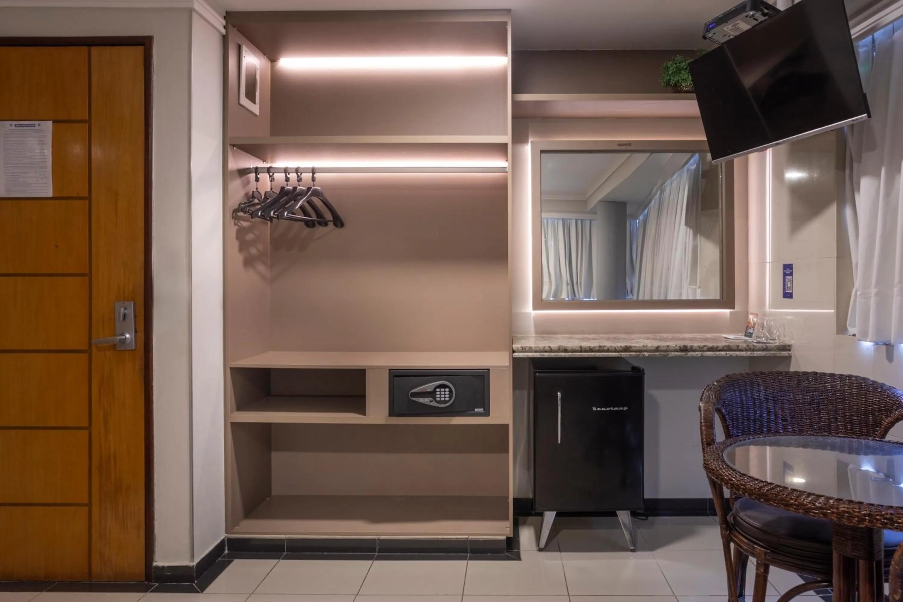 TV and multimedia in Atlântico Praia Hotel