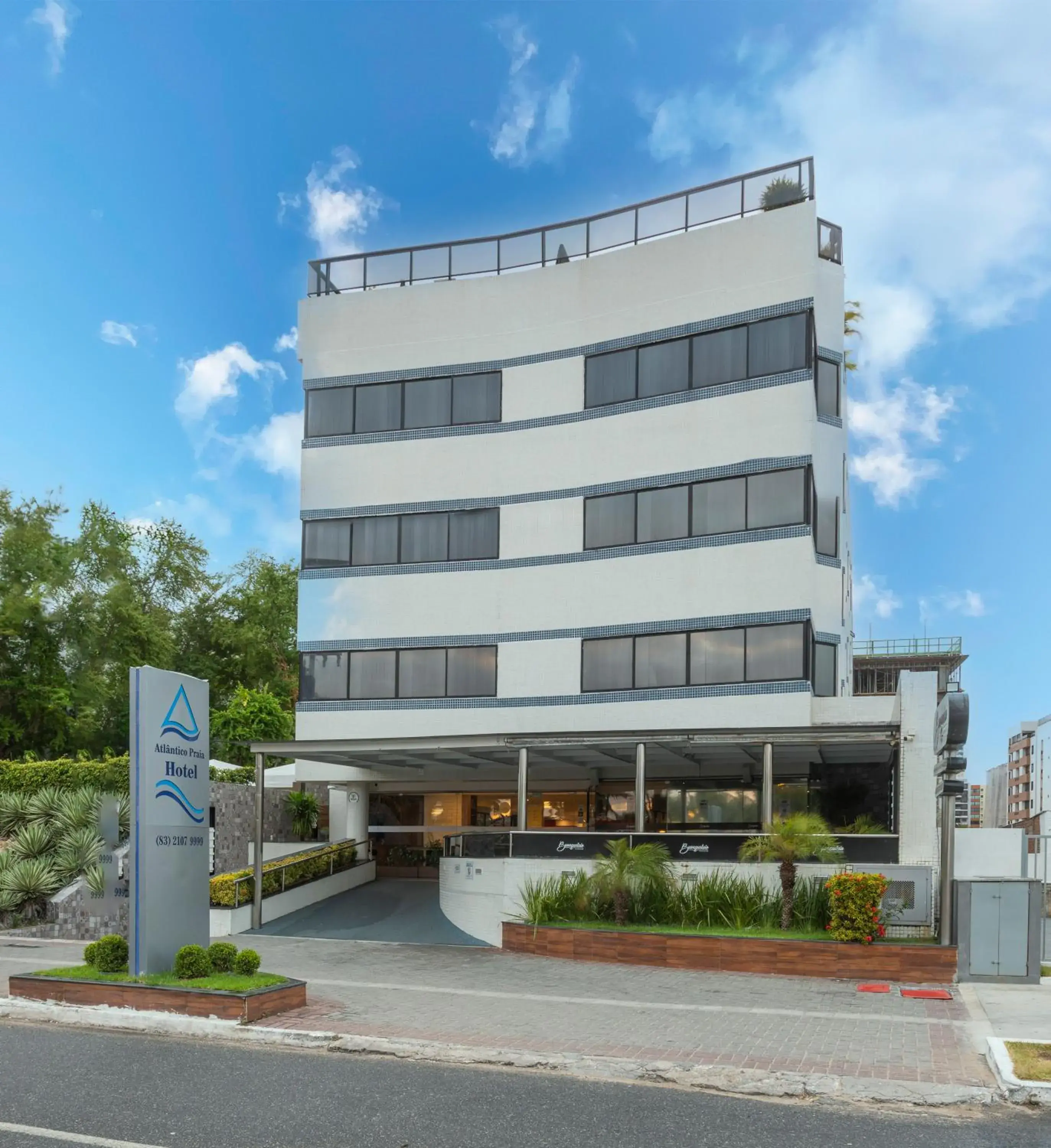 Property building in Atlântico Praia Hotel Property building in Atlântico Praia Hotel