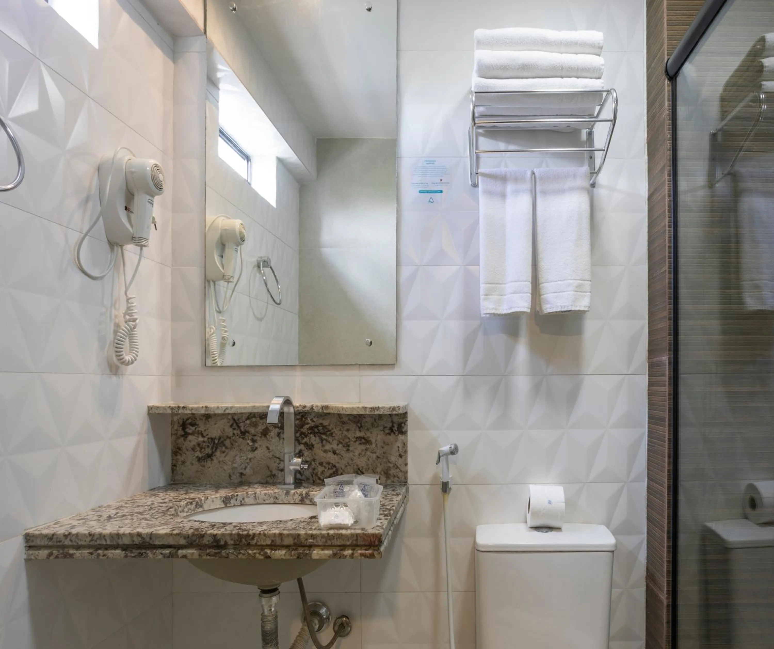 Shower in Atlântico Praia Hotel