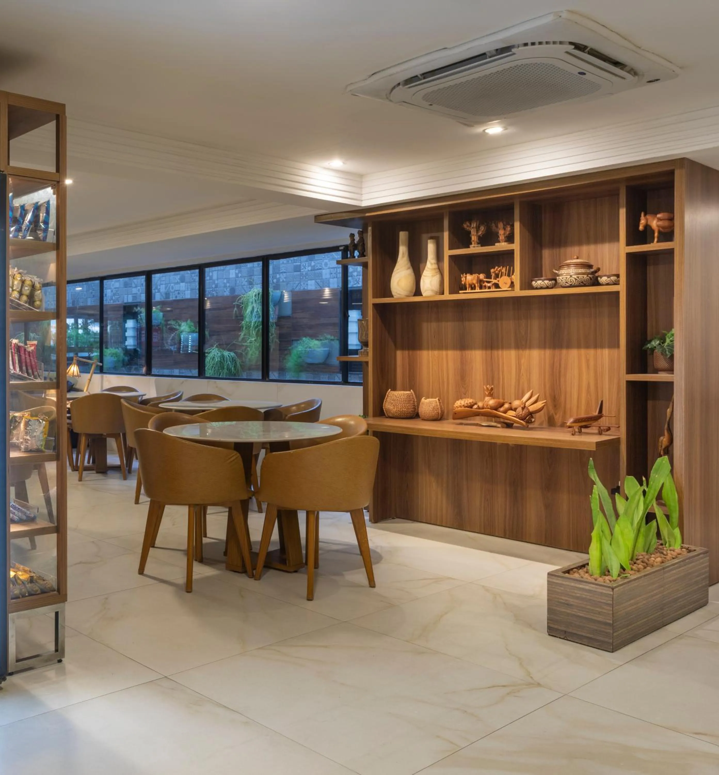 Communal lounge/ TV room in Atlântico Praia Hotel