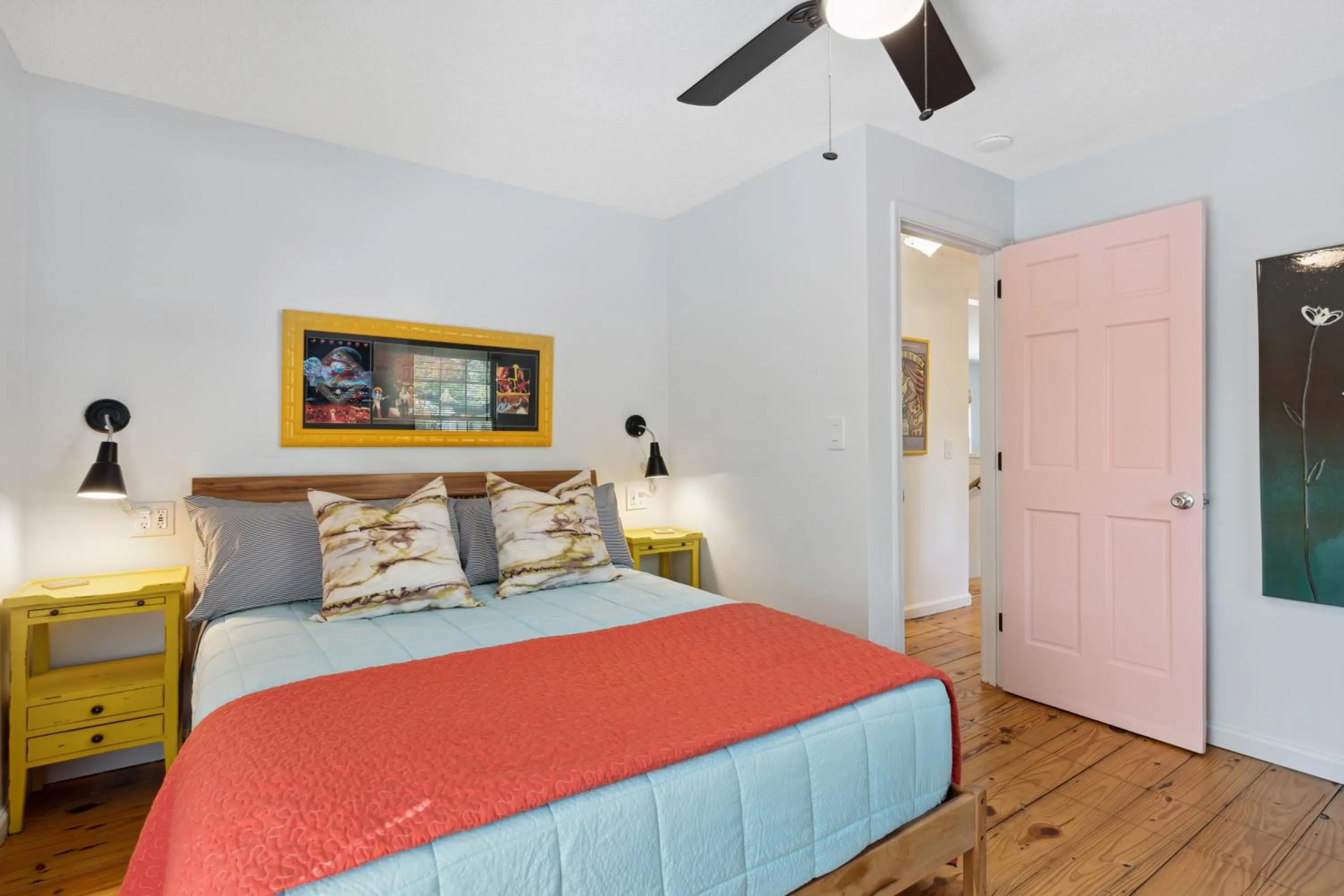 Bed in Folly Vacation Vintage Cottage 317 East