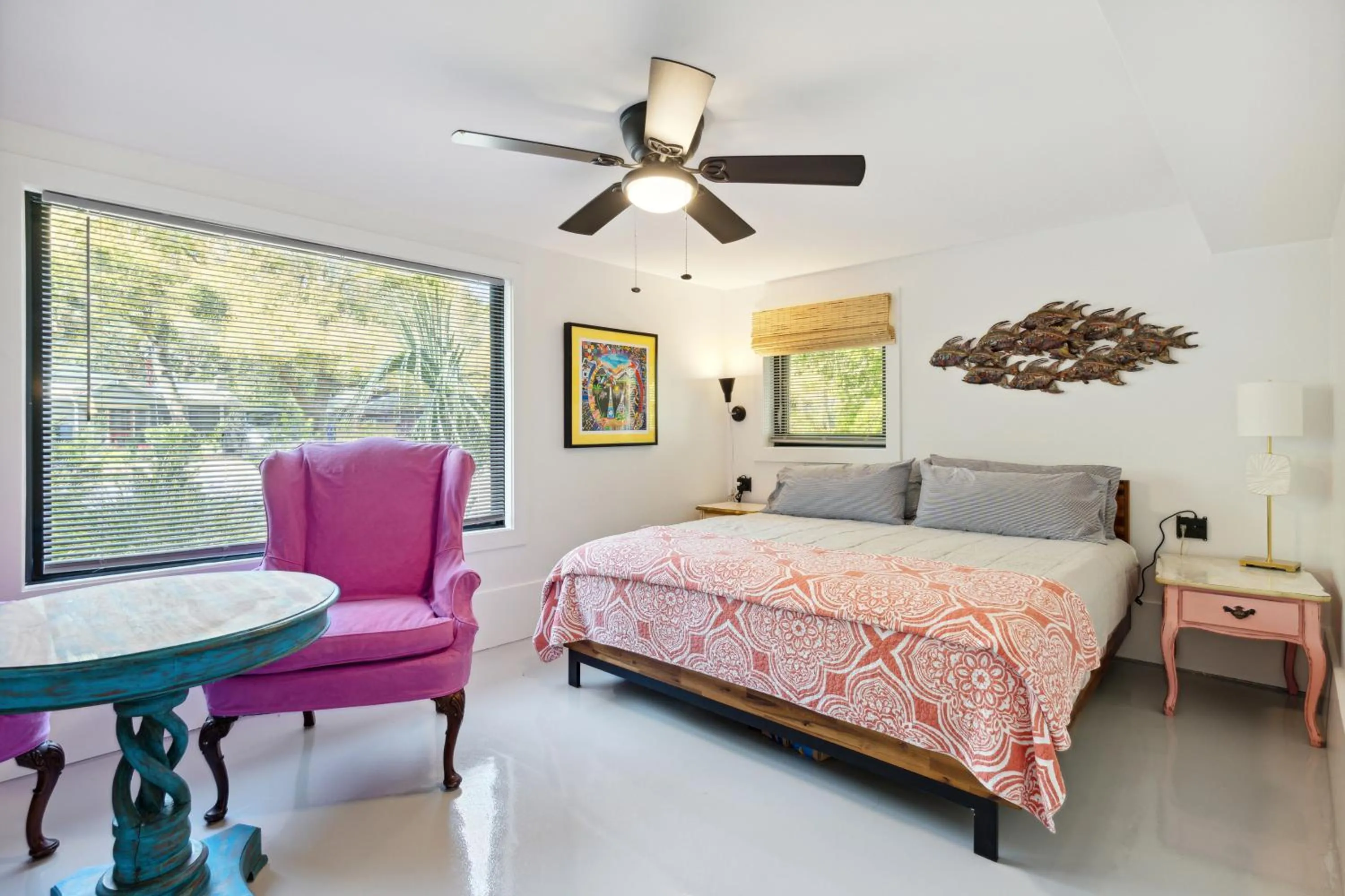 Bed in Folly Vacation Vintage Cottage 317 East