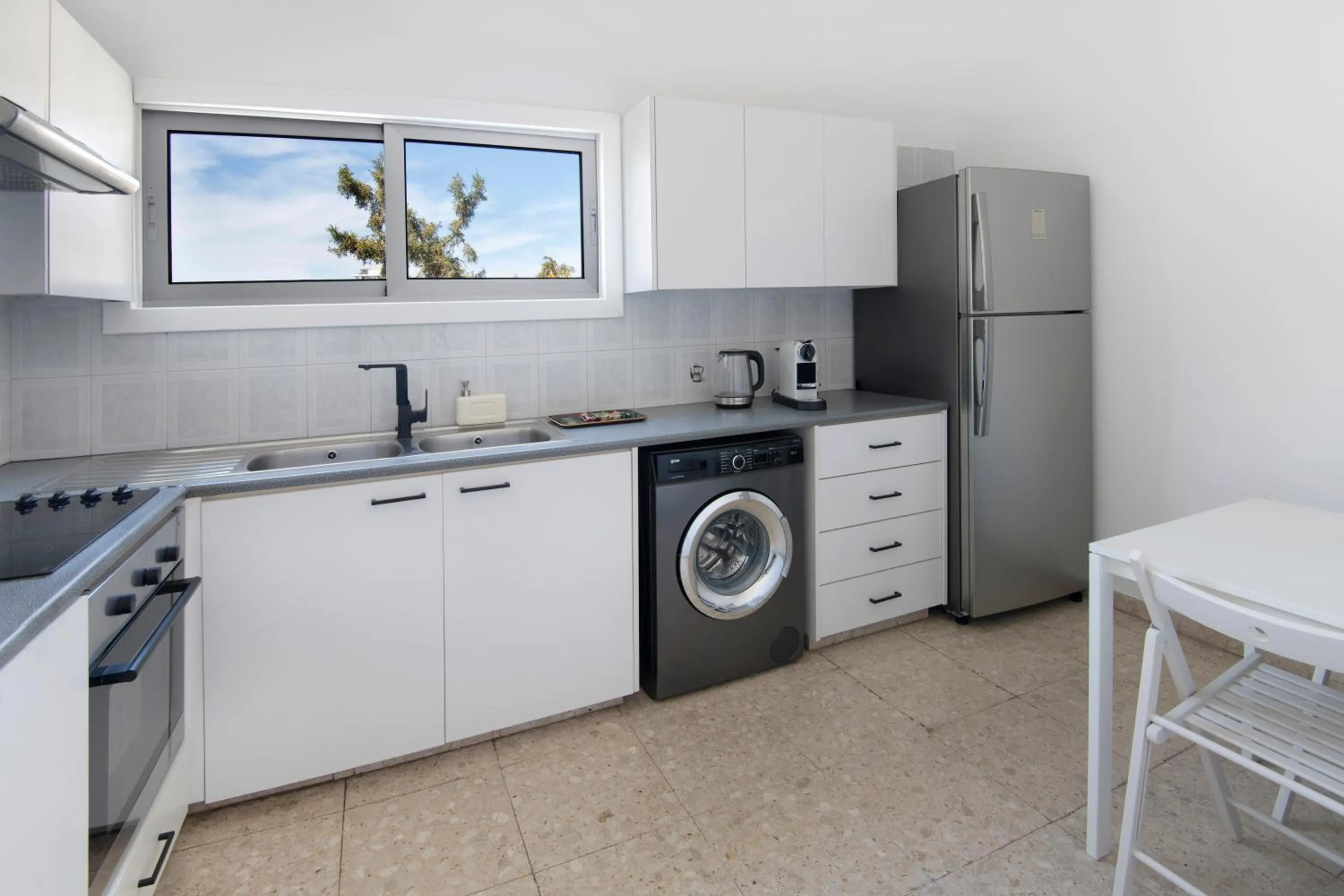 Urban Condo Promitheos