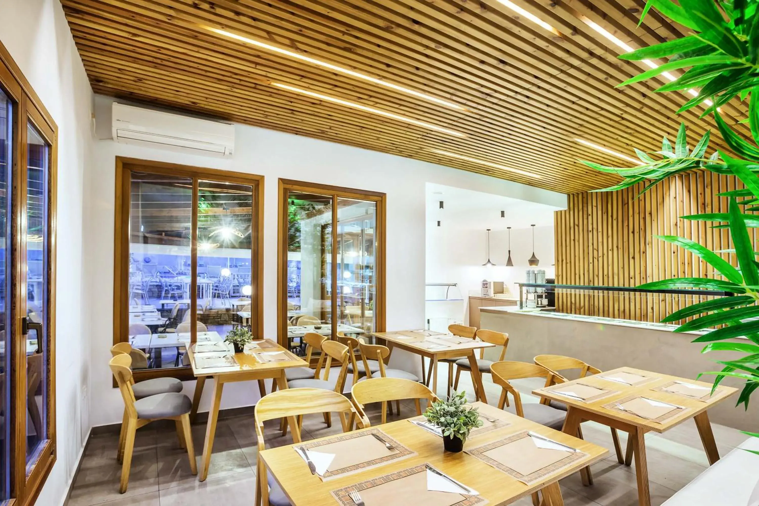 Restaurant/places to eat in Palladium Hotel Restaurant/places to eat in Palladium Hotel