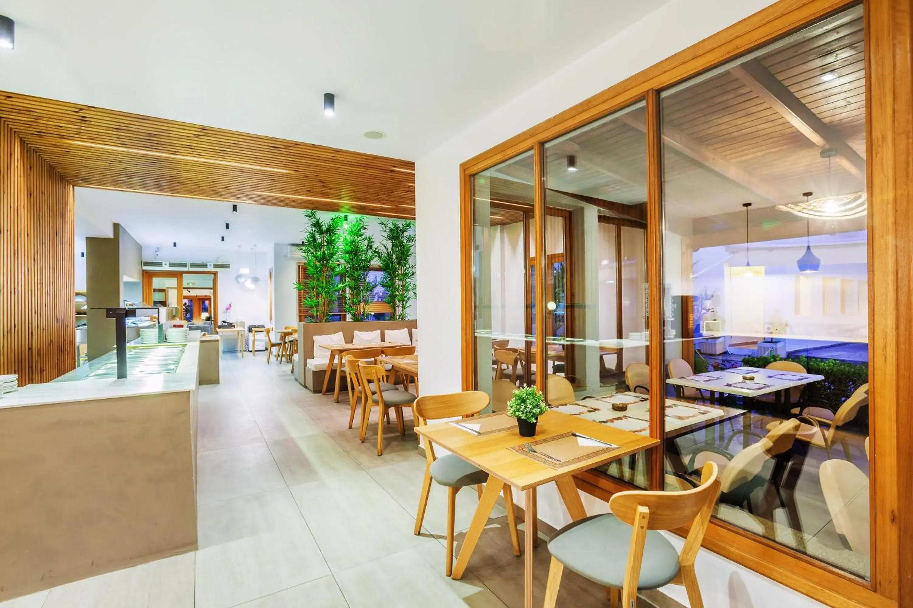 Restaurant/places to eat in Palladium Hotel Restaurant/places to eat in Palladium Hotel