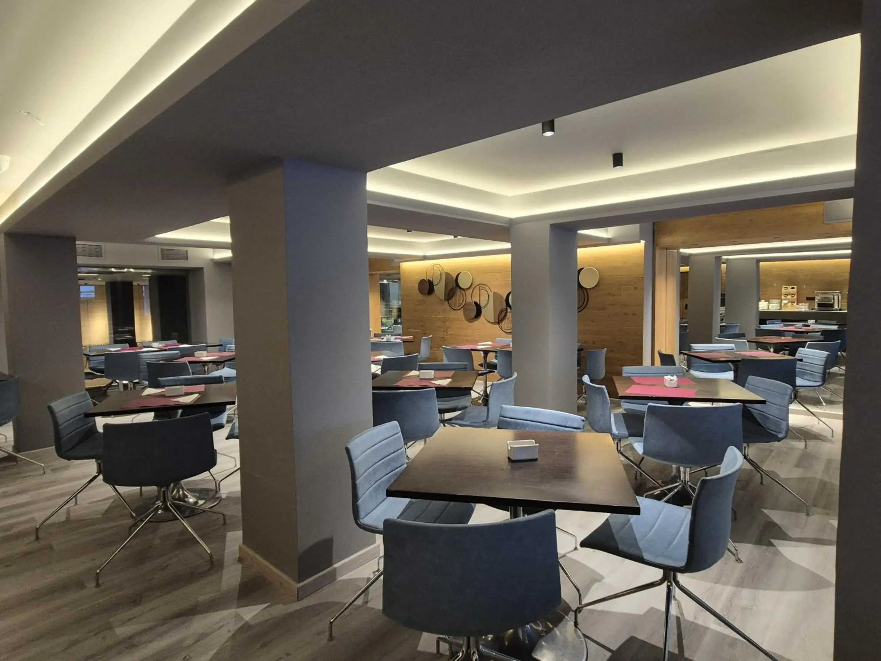 Restaurant/places to eat in Alassia Hotel Restaurant/places to eat in Alassia Hotel