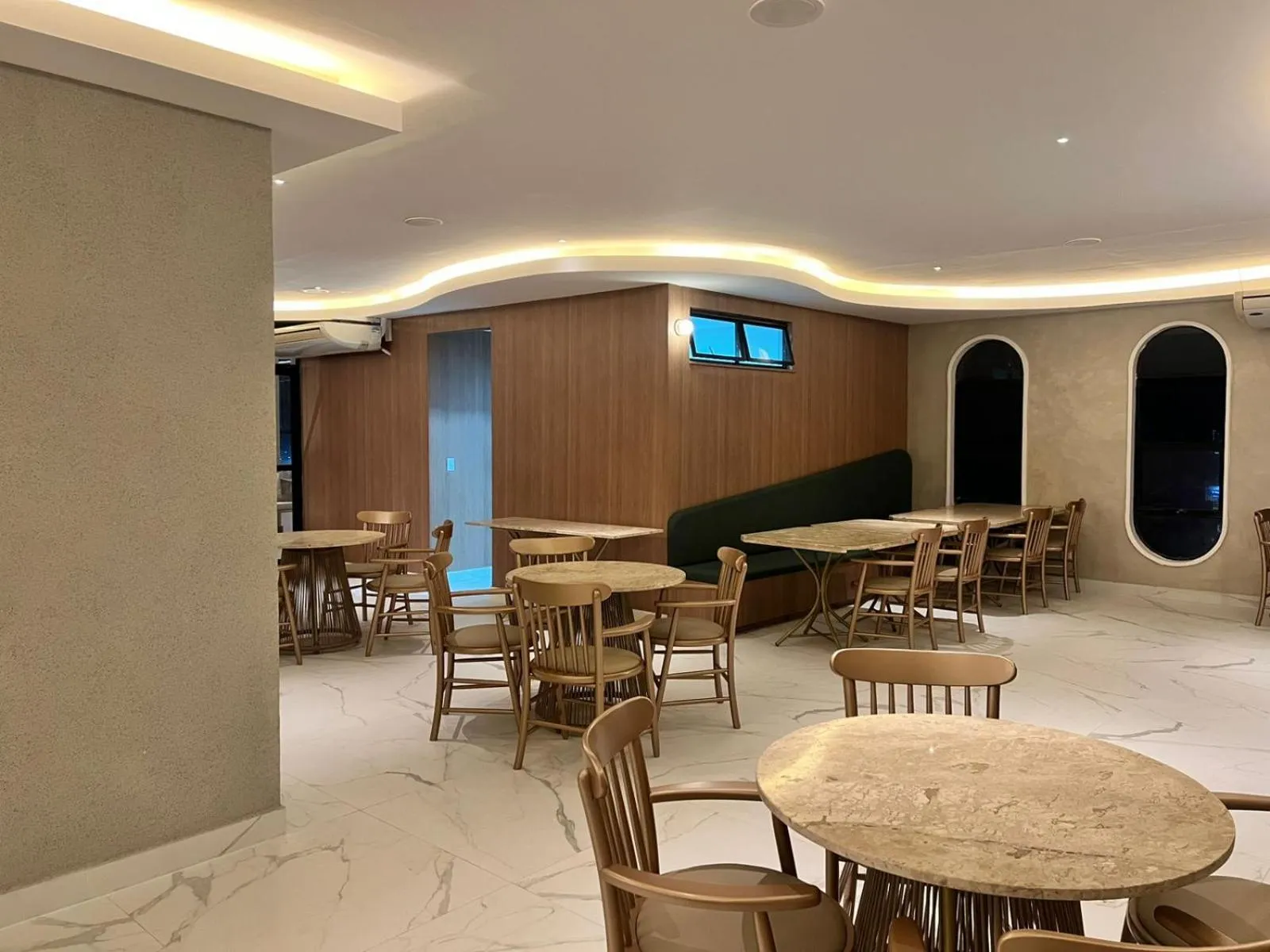 Restaurant/places to eat in Abbeville Hotel Torre I - Torre II