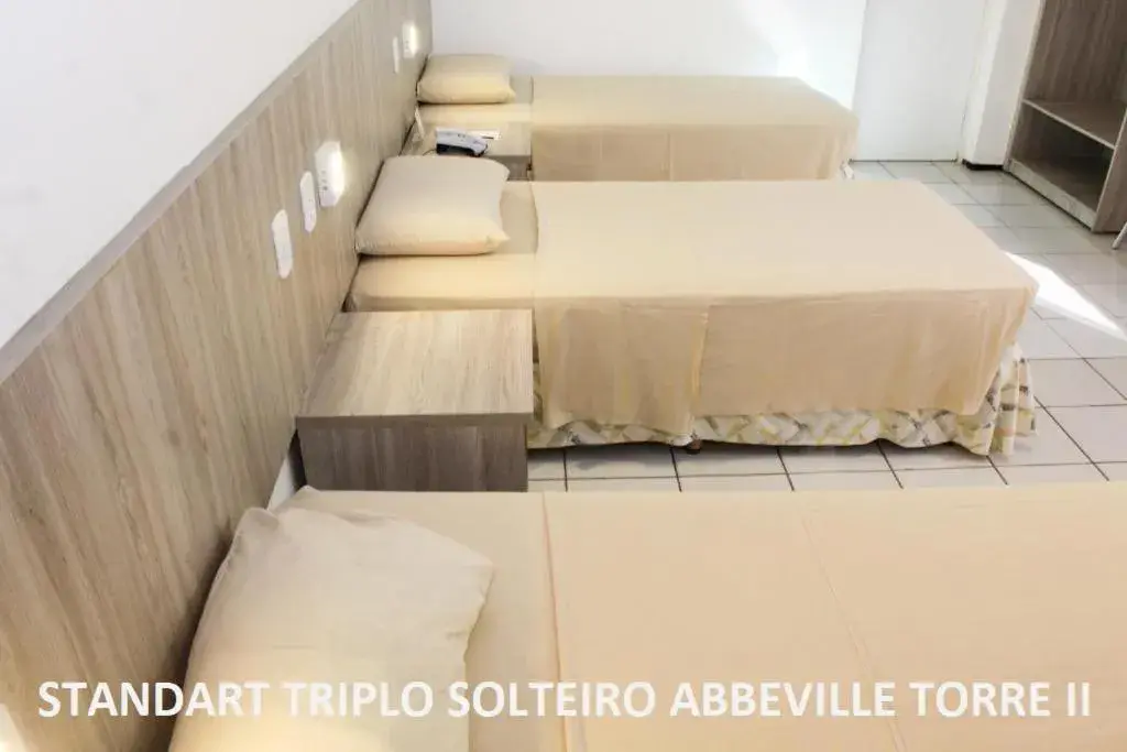 Standard Triple Room in Abbeville Hotel Torre I - Torre II Standard Triple Room in Abbeville Hotel Torre I - Torre II