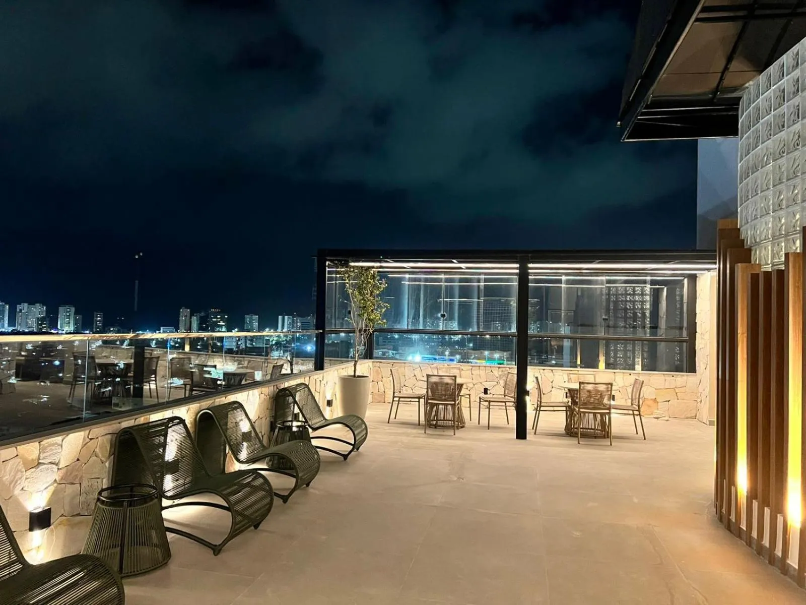 Restaurant/places to eat in Abbeville Hotel Torre I - Torre II