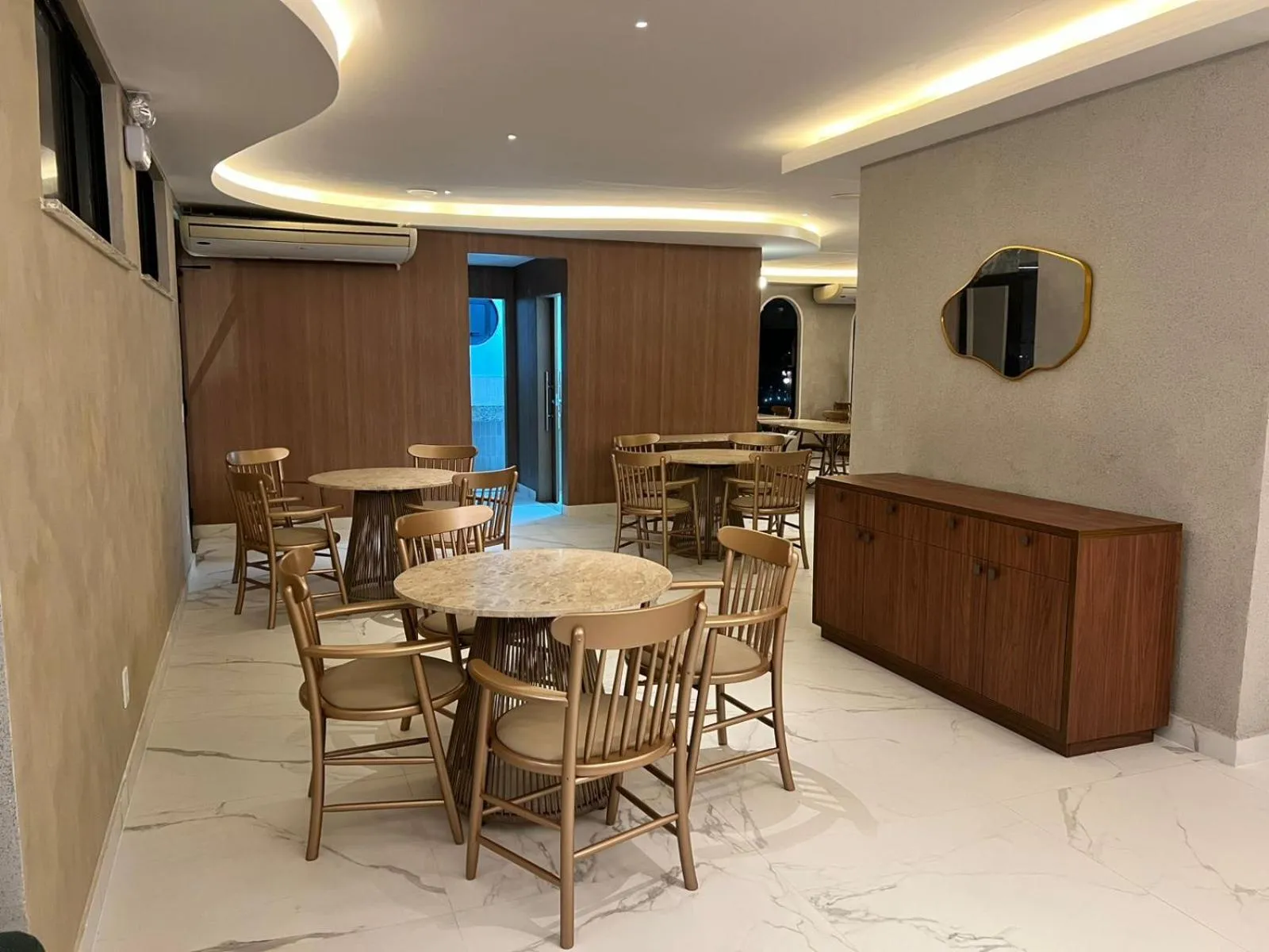 Restaurant/places to eat in Abbeville Hotel Torre I - Torre II